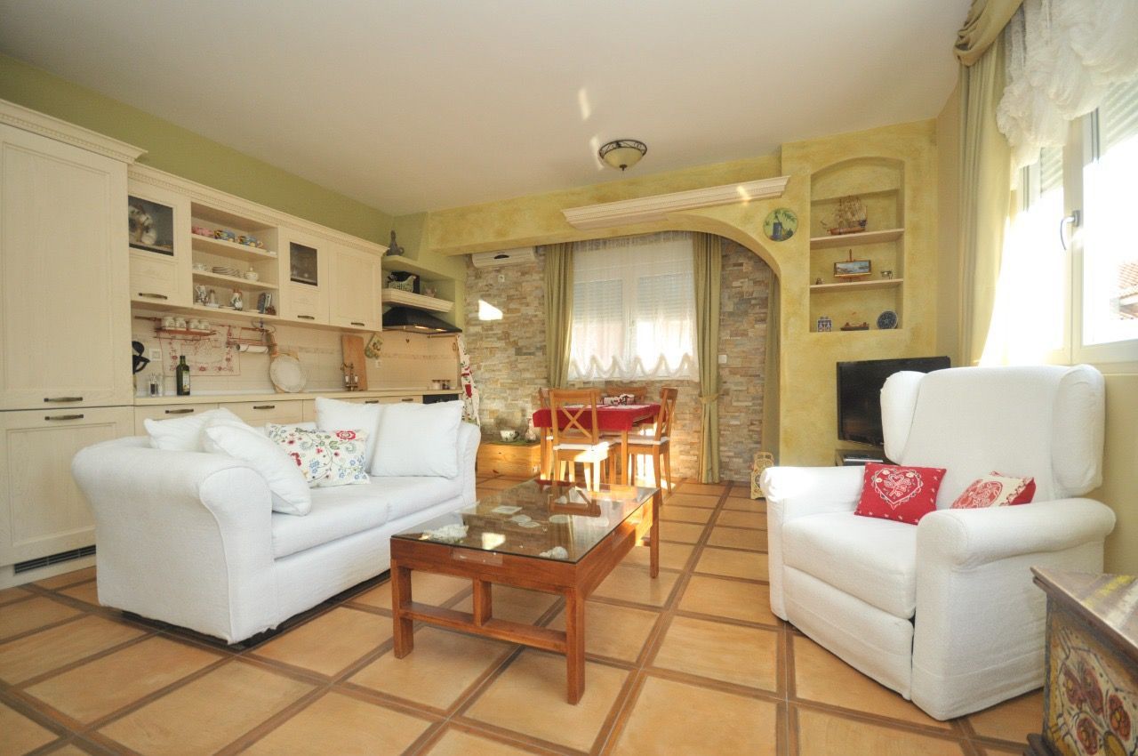 Dvosoban stan 64m2 sa parking mestom u centru Budve. (IZDAVANJE NA PERIOD DO 01.06.2026) - Amfora Real Estate