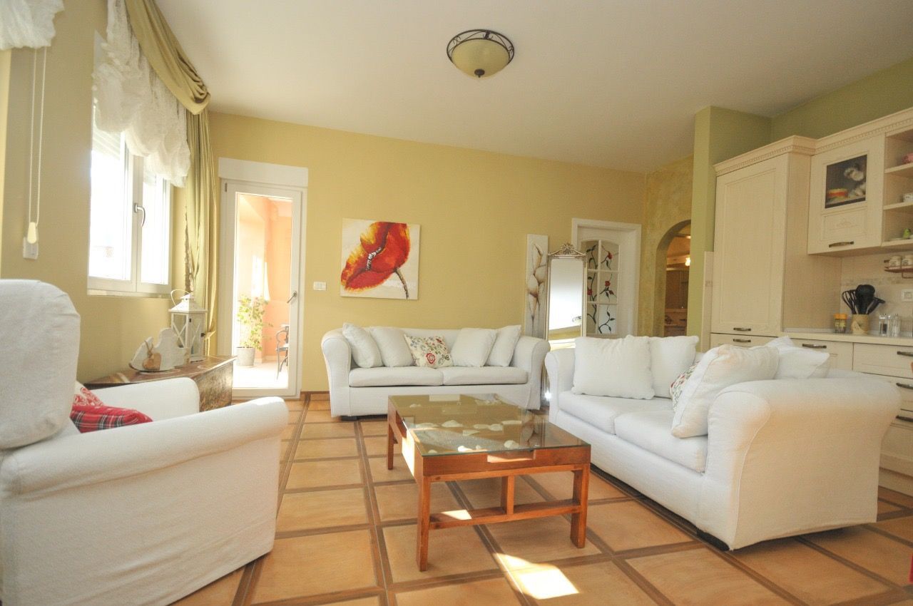 Dvosoban stan 64m2 sa parking mestom u centru Budve. (IZDAVANJE NA PERIOD DO 01.06.2026) - Amfora Real Estate