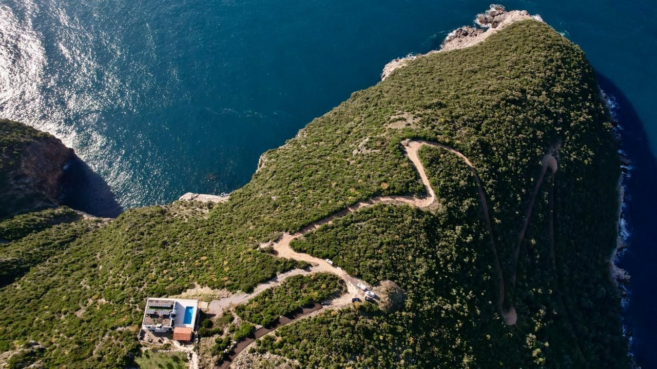Na prodaju jedinstven plac na samoj obali mora – Zagora, opština Kotor, 1.050 m² - Amfora Real Estate