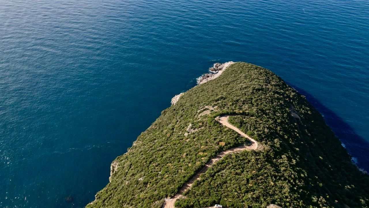 Na prodaju jedinstven plac na samoj obali mora – Zagora, opština Kotor, 1.050 m² - Amfora Real Estate