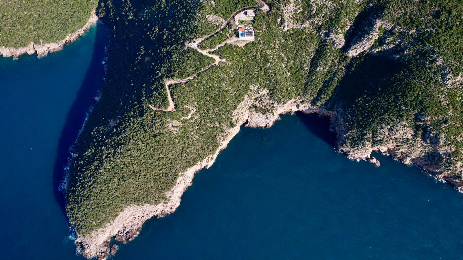 Na prodaju jedinstven plac na samoj obali mora – Zagora, opština Kotor, 1.050 m² - Amfora Real Estate