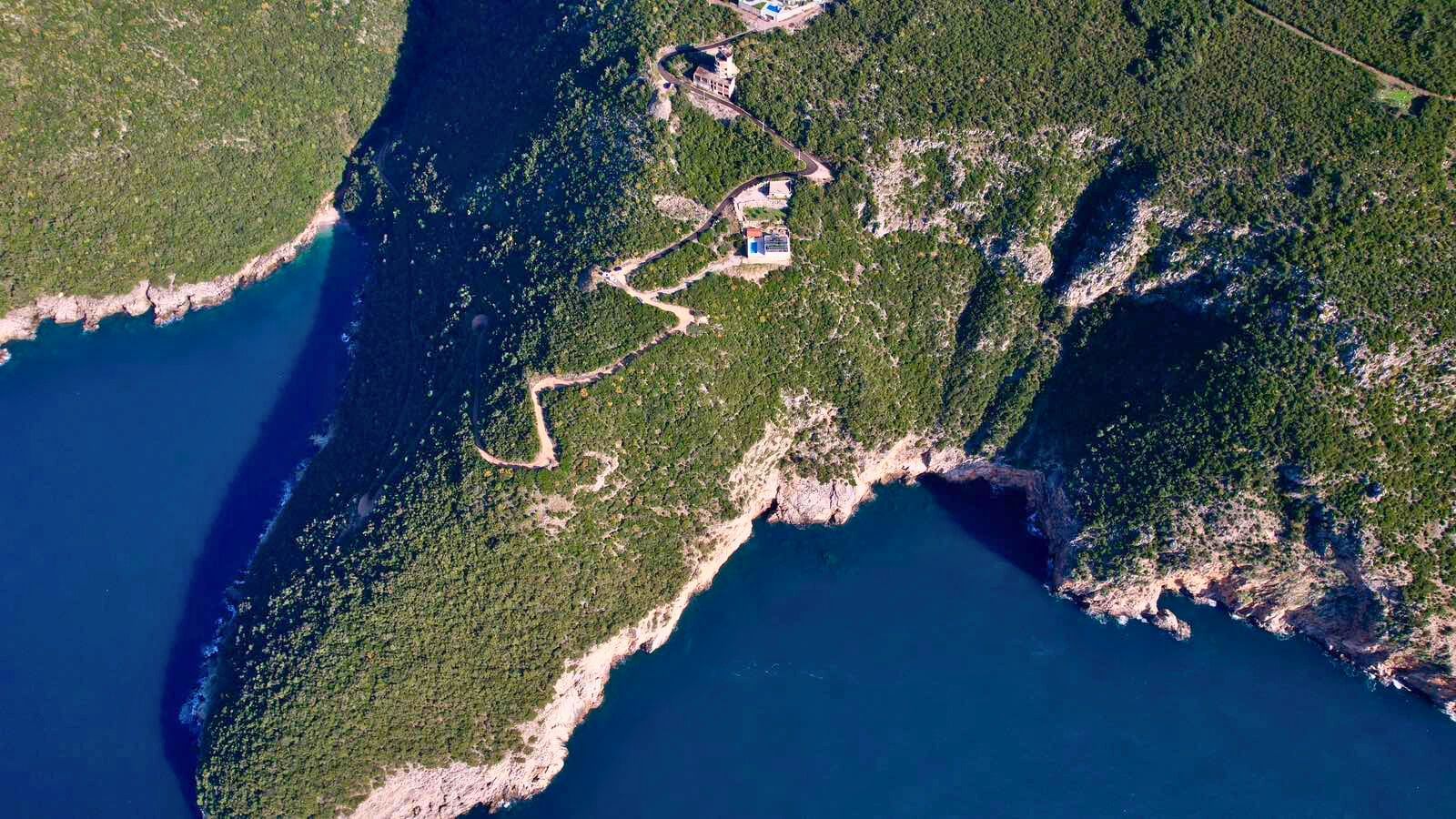 Na prodaju jedinstven plac na samoj obali mora – Zagora, opština Kotor, 1.050 m² - Amfora Real Estate