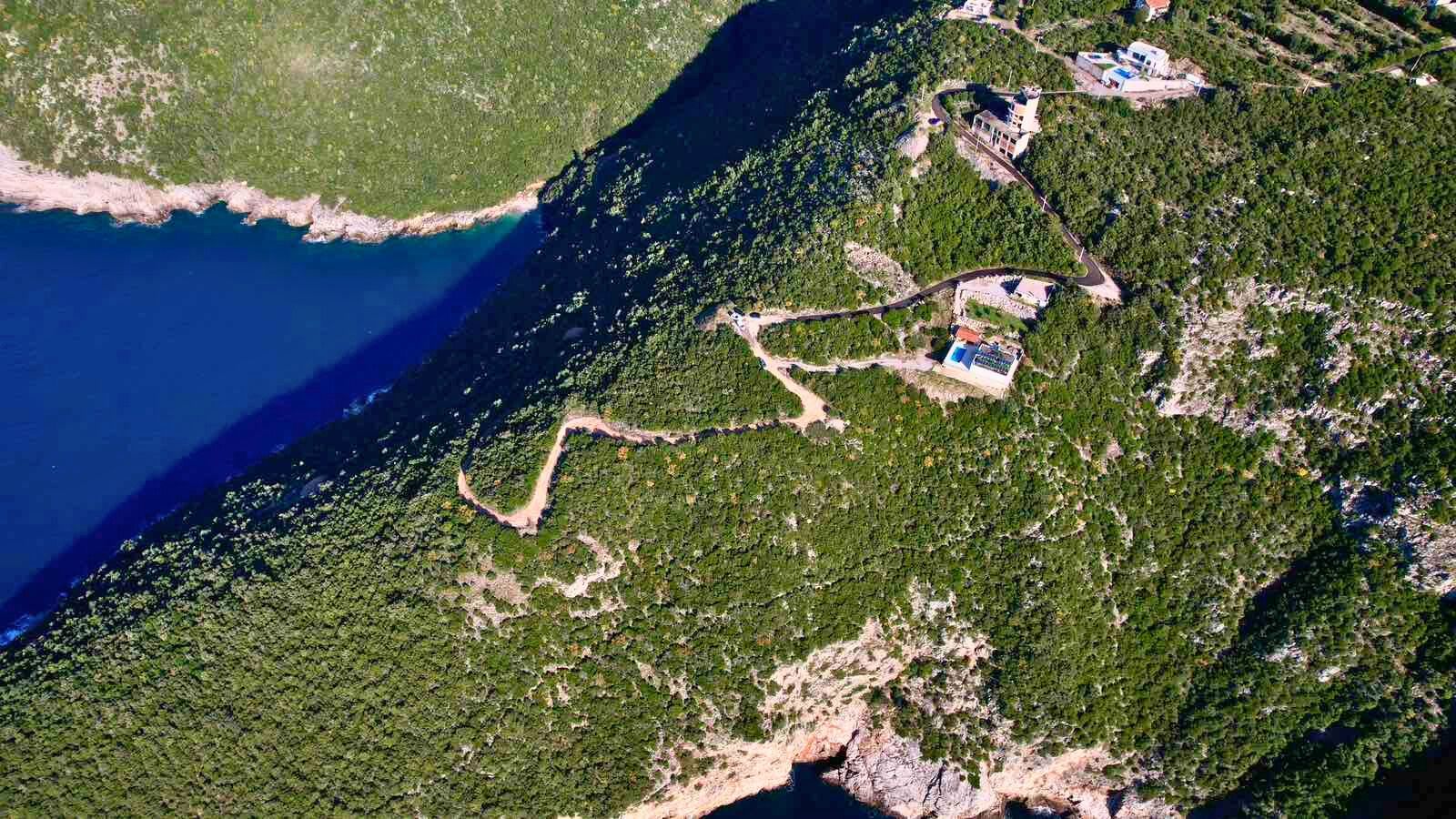 Na prodaju jedinstven plac na samoj obali mora – Zagora, opština Kotor, 1.050 m² - Amfora Real Estate