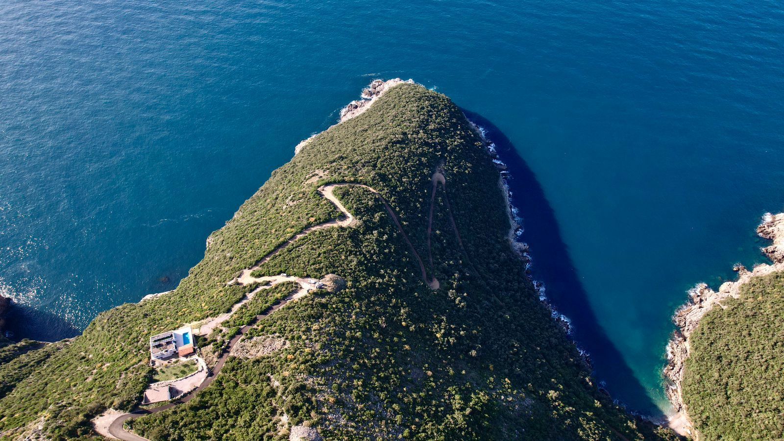 Na prodaju jedinstven plac na samoj obali mora – Zagora, opština Kotor, 1.050 m² - Amfora Real Estate