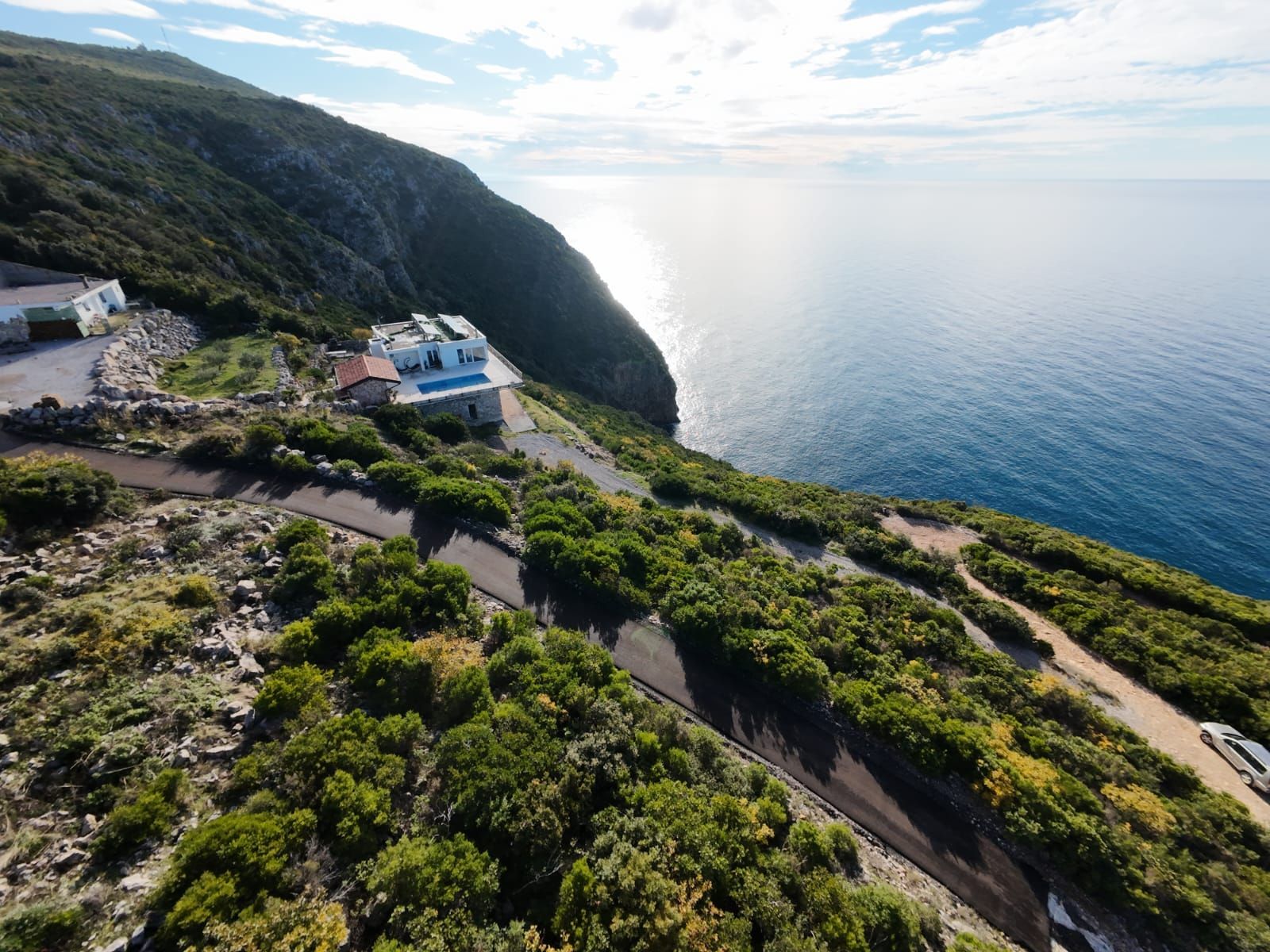 Na prodaju jedinstven plac na samoj obali mora – Zagora, opština Kotor, 1.050 m² - Amfora Real Estate