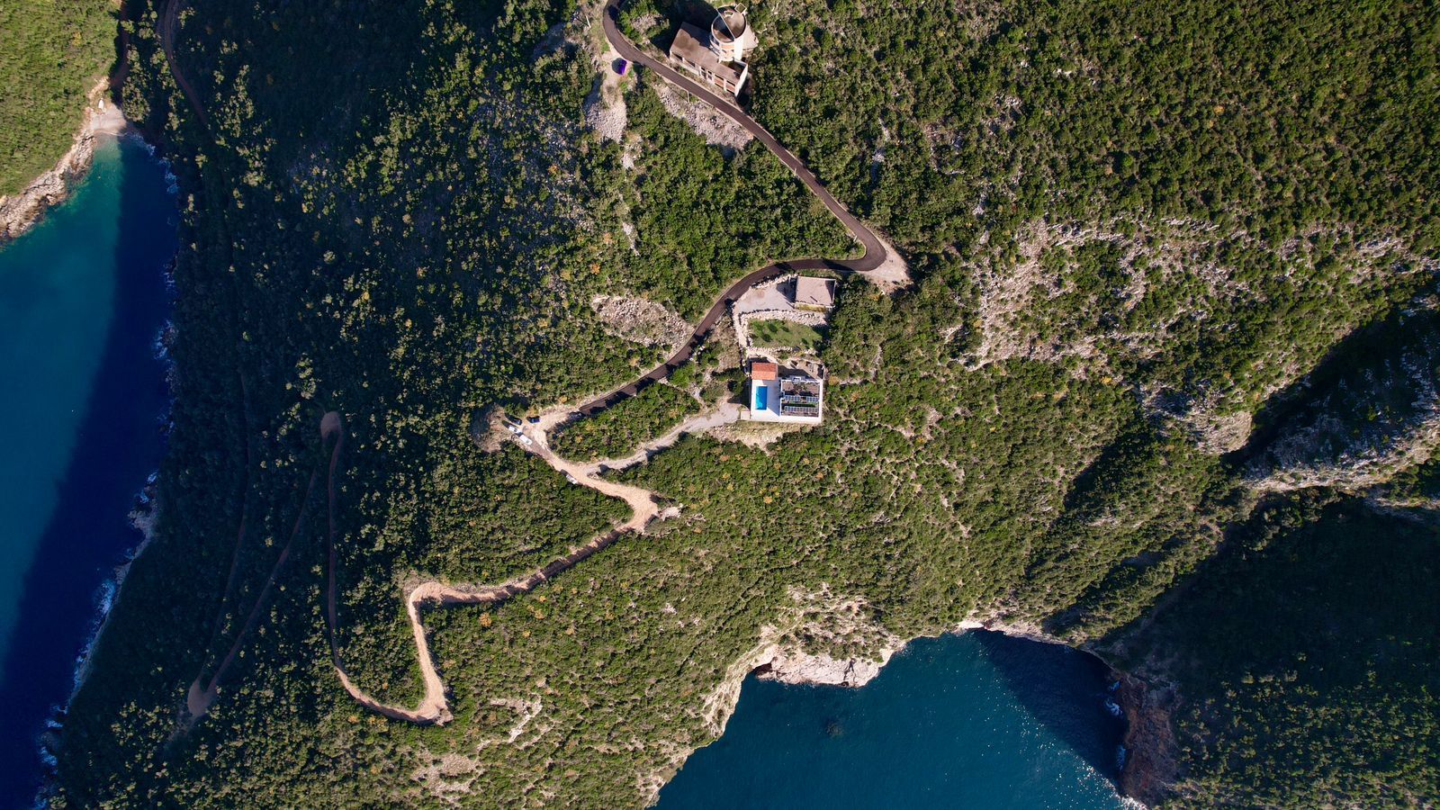 Na prodaju jedinstven plac na samoj obali mora – Zagora, opština Kotor, 1.050 m² - Amfora Real Estate