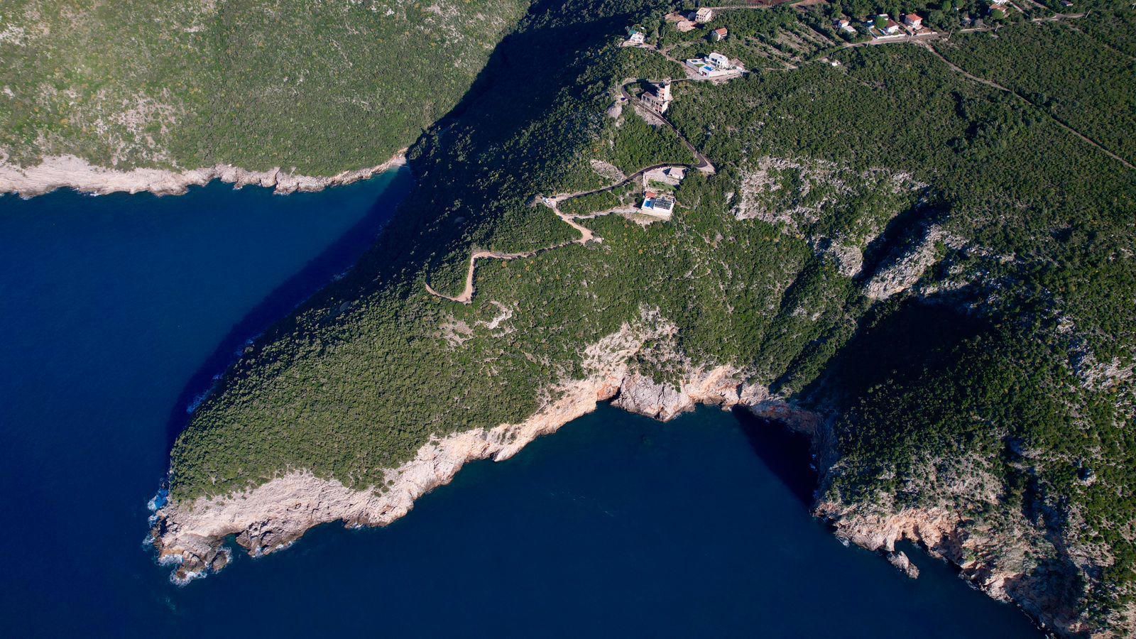 Na prodaju jedinstven plac na samoj obali mora – Zagora, opština Kotor, 1.050 m² - Amfora Real Estate