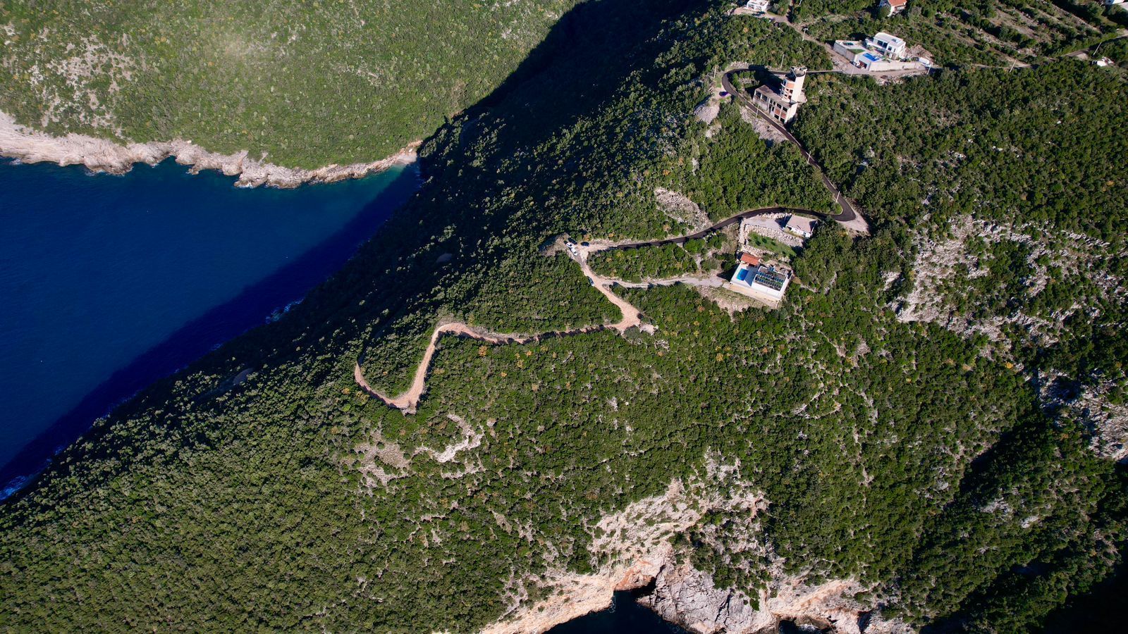 Na prodaju jedinstven plac na samoj obali mora – Zagora, opština Kotor, 1.050 m² - Amfora Real Estate