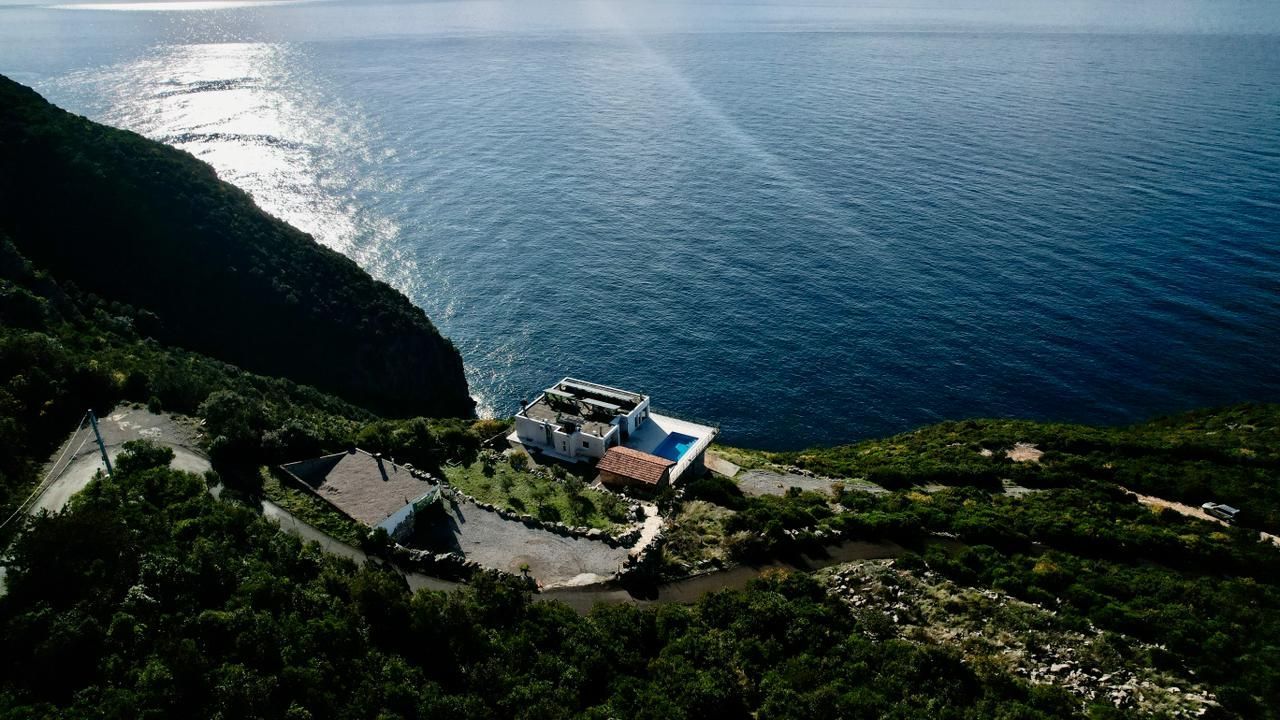 Na prodaju jedinstven plac na samoj obali mora – Zagora, opština Kotor, 1.050 m² - Amfora Real Estate