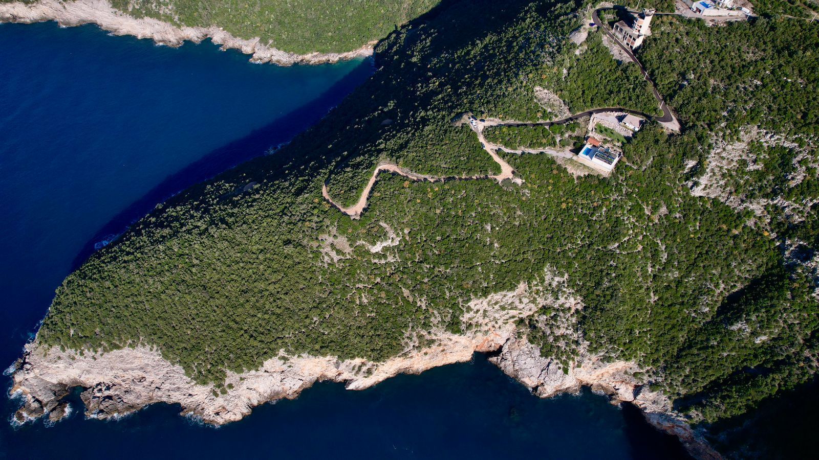 Na prodaju jedinstven plac na samoj obali mora – Zagora, opština Kotor, 1.050 m² - Amfora Real Estate