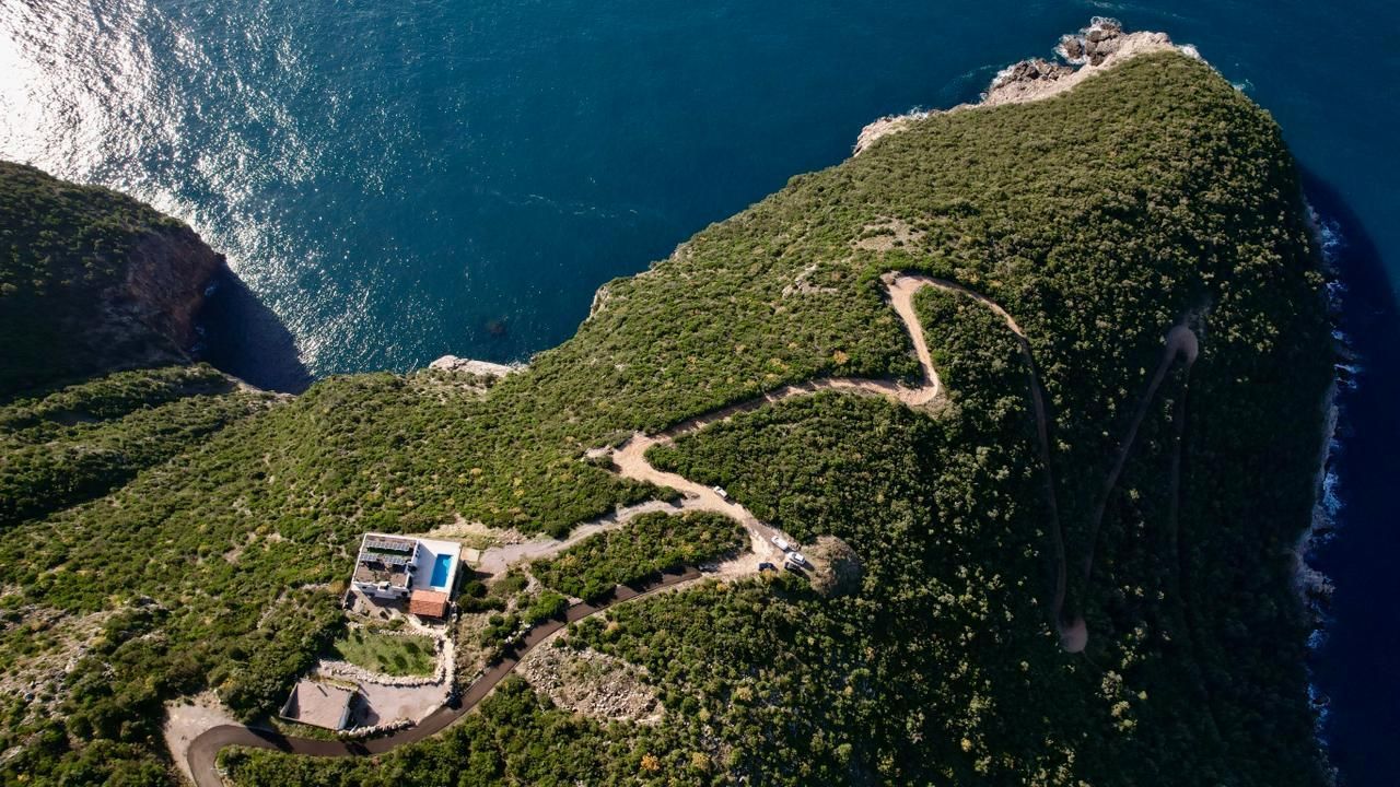 Na prodaju jedinstven plac na samoj obali mora – Zagora, opština Kotor, 1.050 m² - Amfora Real Estate