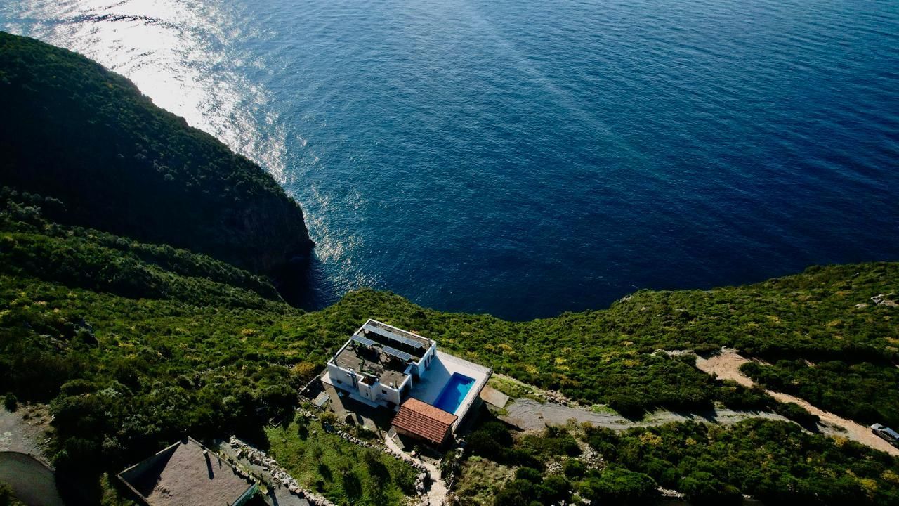 Na prodaju jedinstven plac na samoj obali mora – Zagora, opština Kotor, 1.050 m² - Amfora Real Estate