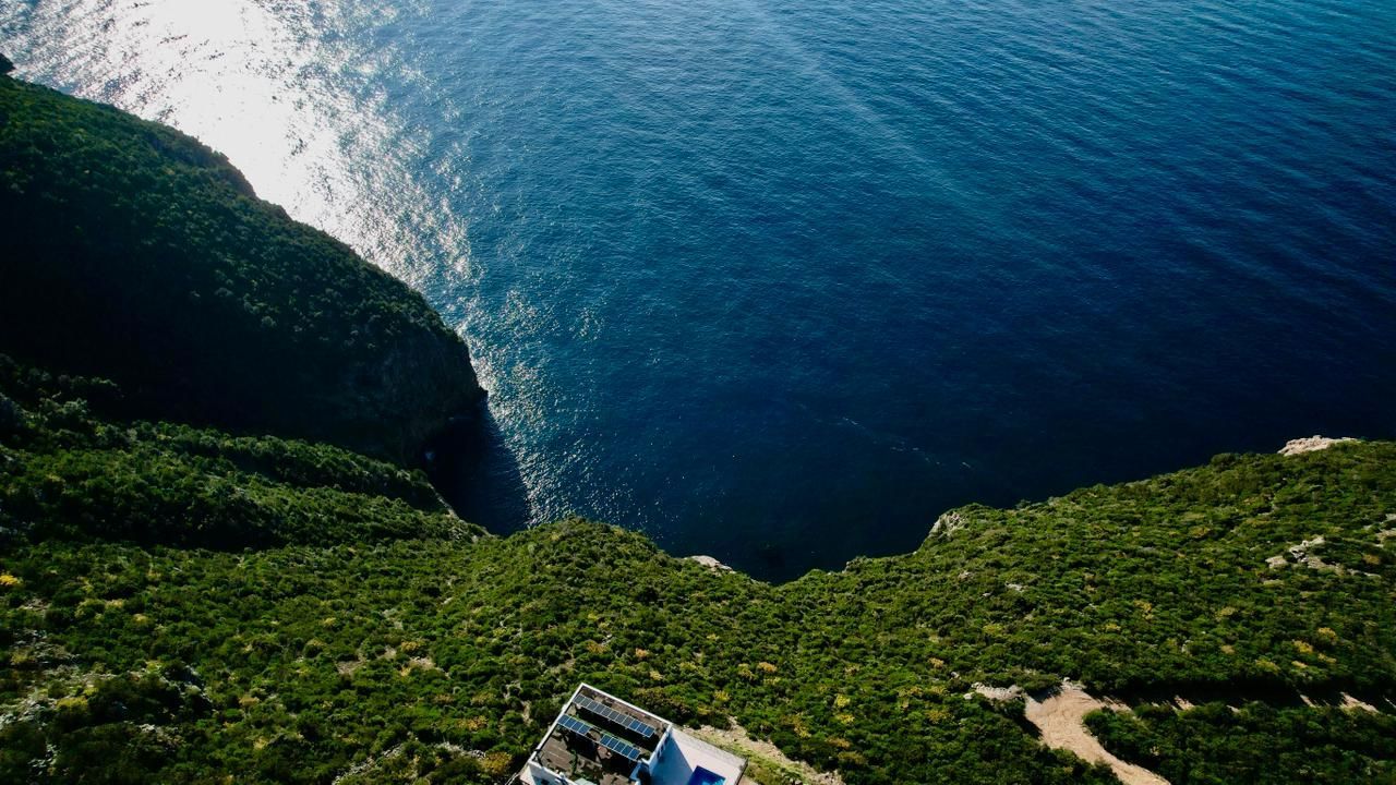 Na prodaju jedinstven plac na samoj obali mora – Zagora, opština Kotor, 1.050 m² - Amfora Real Estate