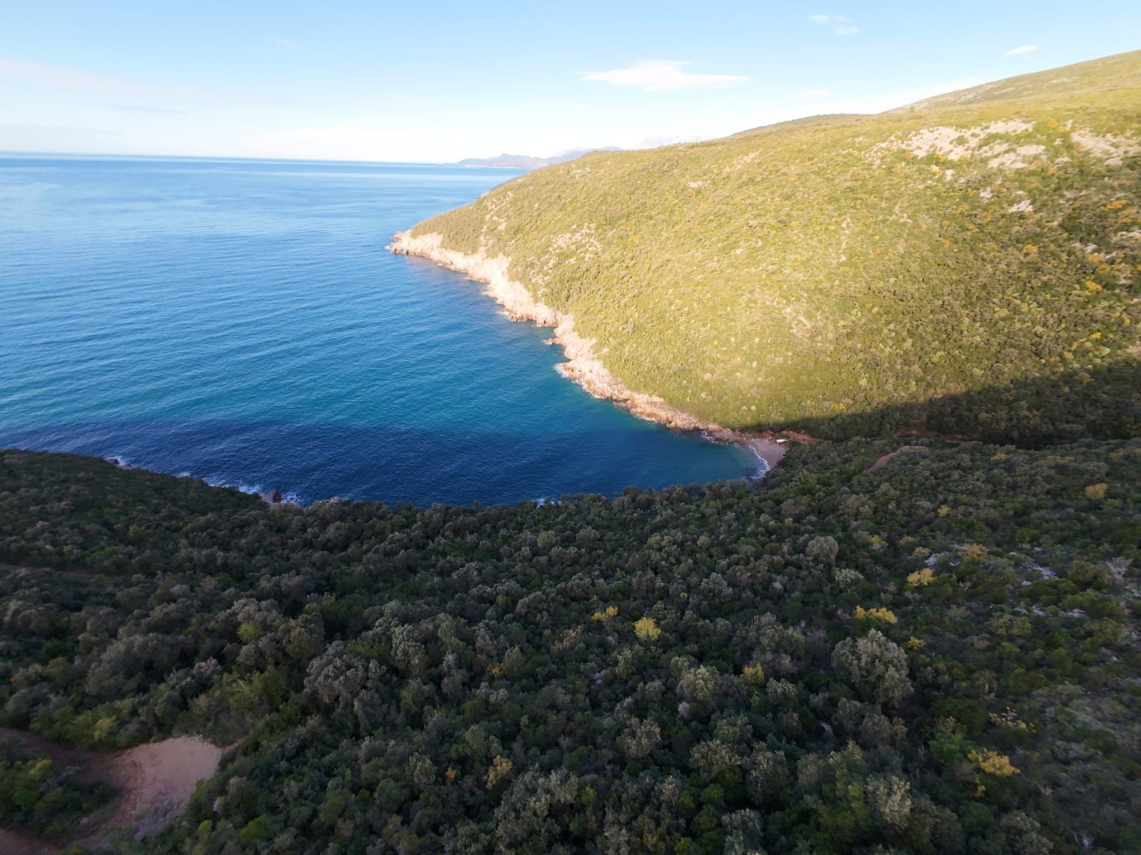 Na prodaju jedinstven plac na samoj obali mora – Zagora, opština Kotor, 1.050 m² - Amfora Real Estate