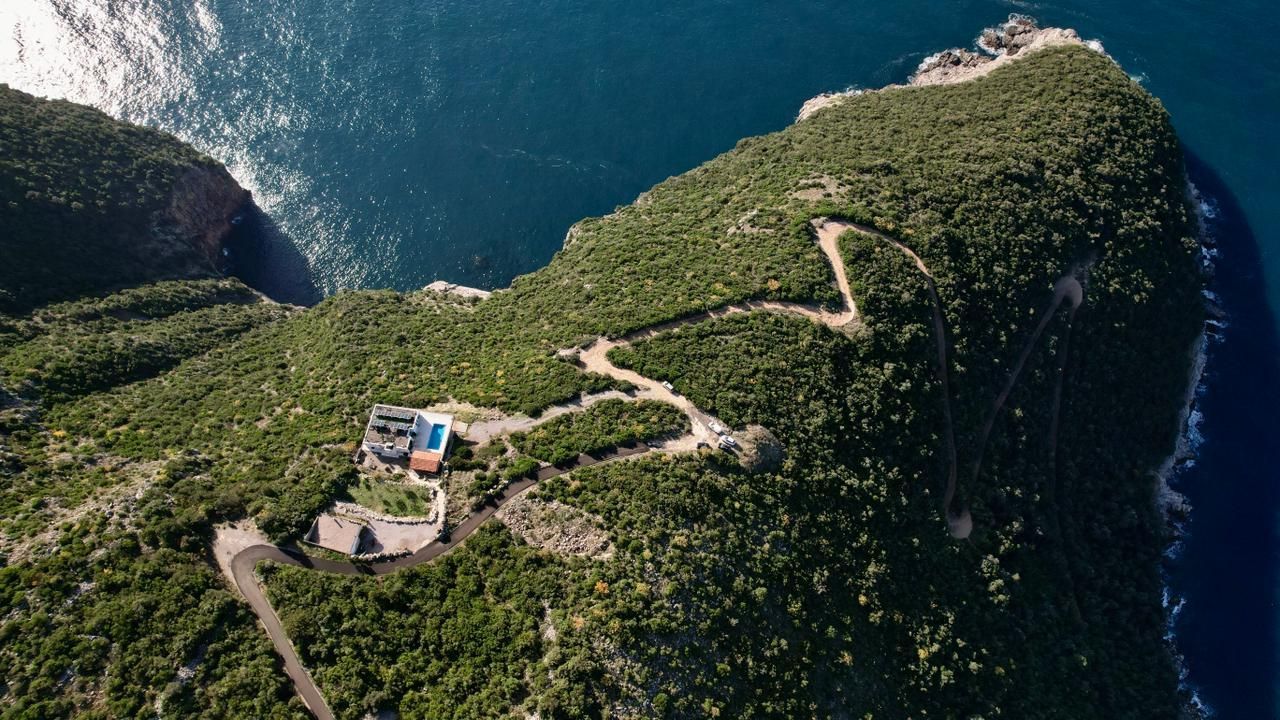 Na prodaju jedinstven plac na samoj obali mora – Zagora, opština Kotor, 1.050 m² - Amfora Real Estate