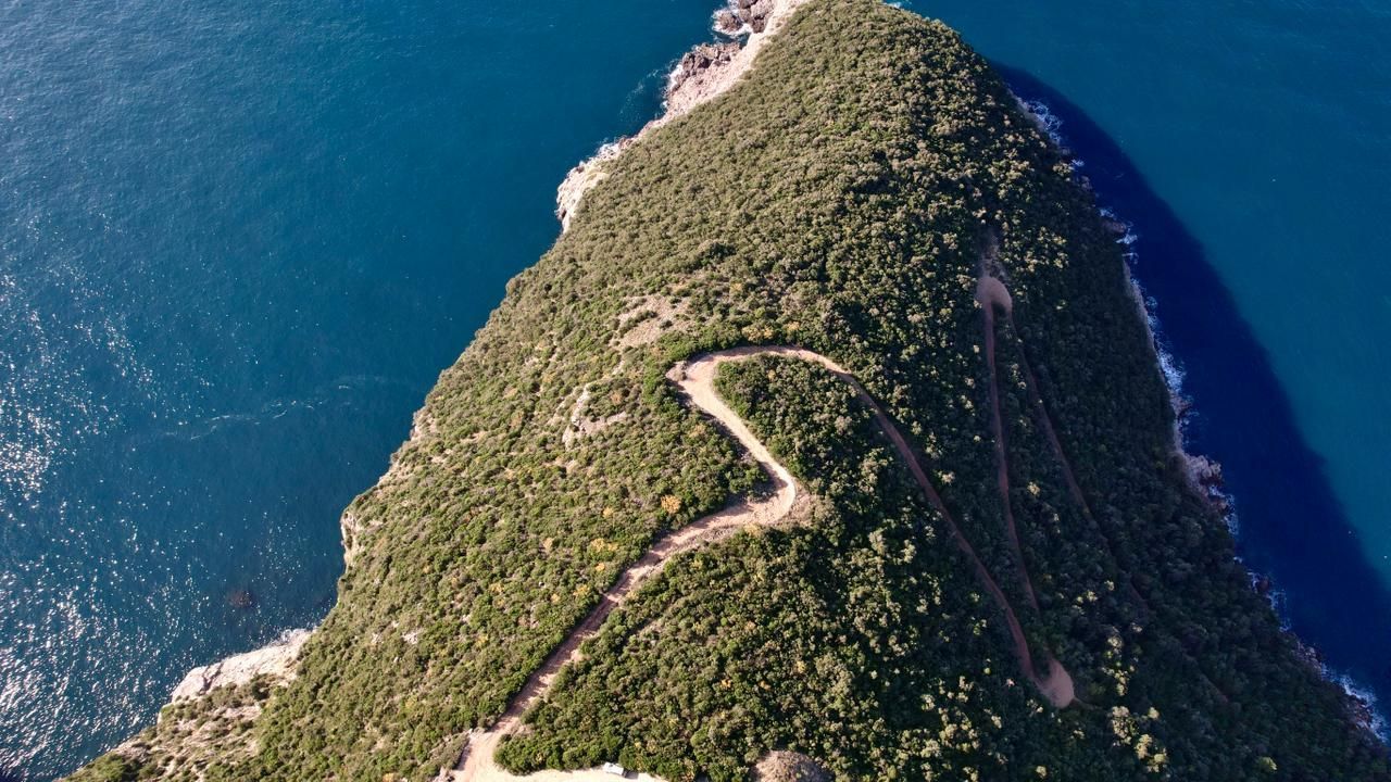 Na prodaju jedinstven plac na samoj obali mora – Zagora, opština Kotor, 1.050 m² - Amfora Real Estate