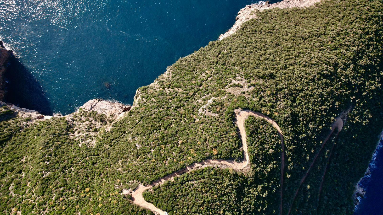 Na prodaju jedinstven plac na samoj obali mora – Zagora, opština Kotor, 1.050 m² - Amfora Real Estate