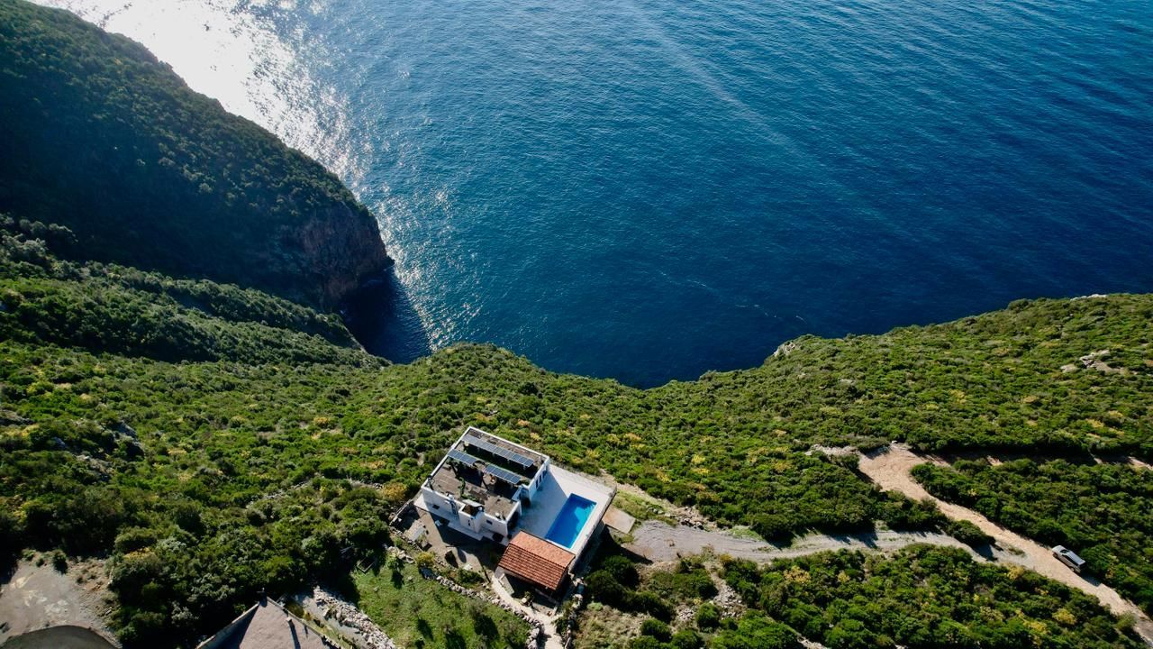 Na prodaju jedinstven plac na samoj obali mora – Zagora, opština Kotor, 1.050 m² - Amfora Real Estate