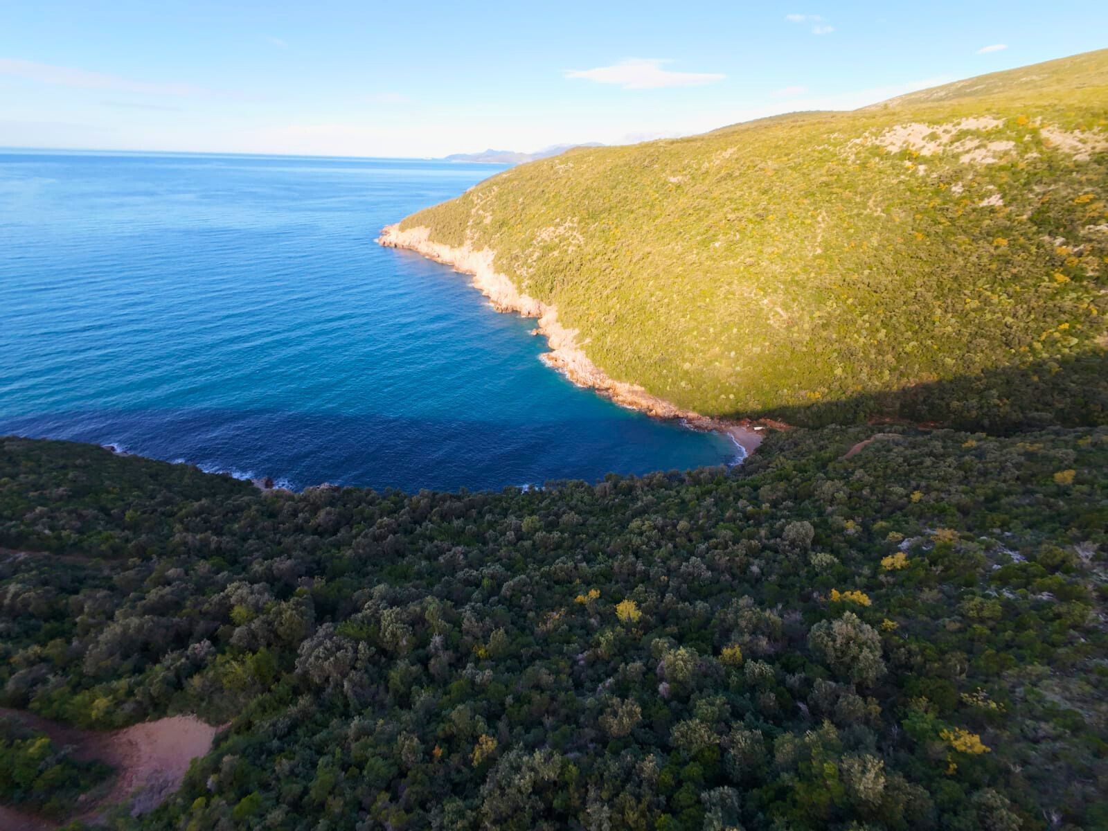 Na prodaju jedinstven plac na samoj obali mora – Zagora, opština Kotor, 1.050 m² - Amfora Real Estate