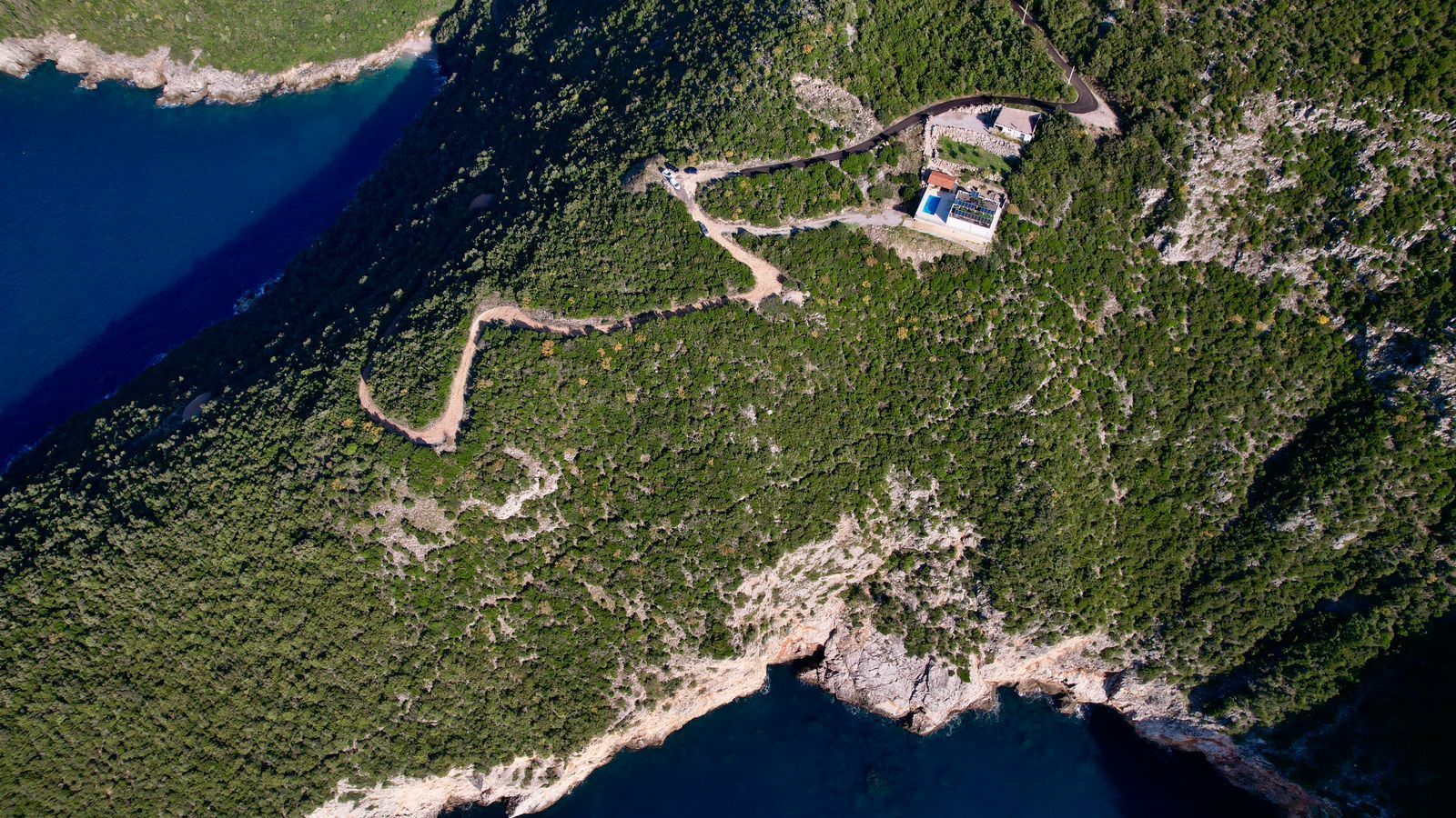 Na prodaju jedinstven plac na samoj obali mora – Zagora, opština Kotor, 1.050 m² - Amfora Real Estate