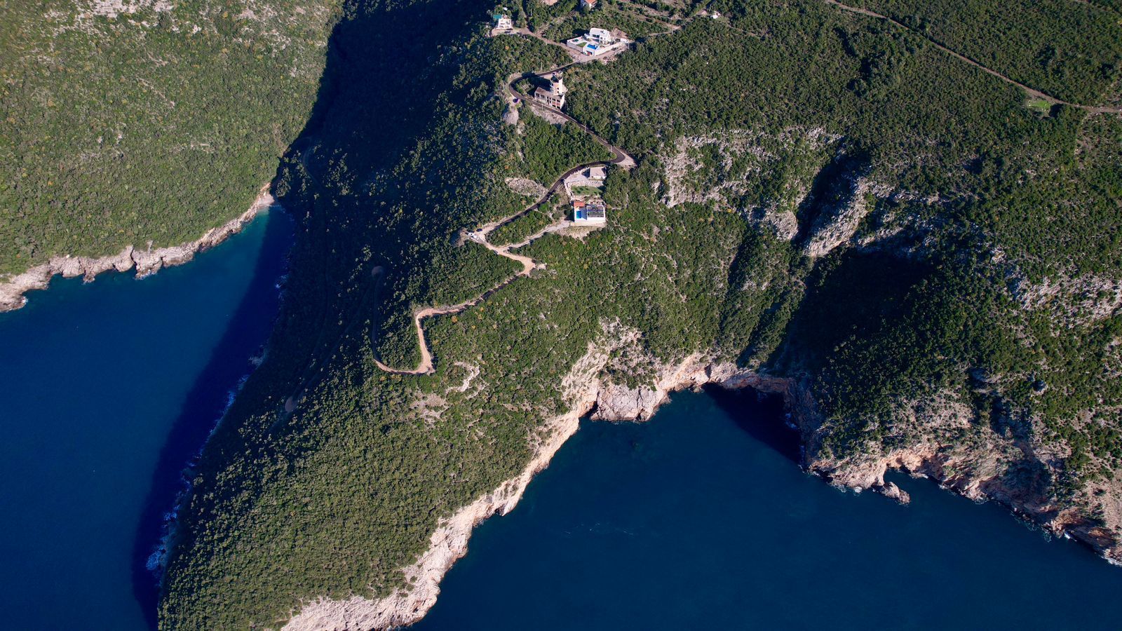 Na prodaju jedinstven plac na samoj obali mora – Zagora, opština Kotor, 1.050 m² - Amfora Real Estate