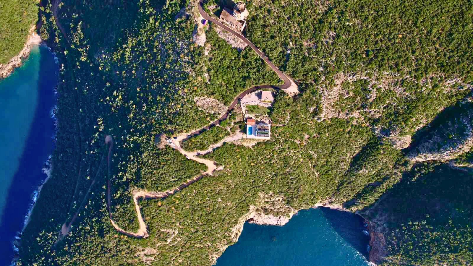 Na prodaju jedinstven plac na samoj obali mora – Zagora, opština Kotor, 1.050 m² - Amfora Real Estate