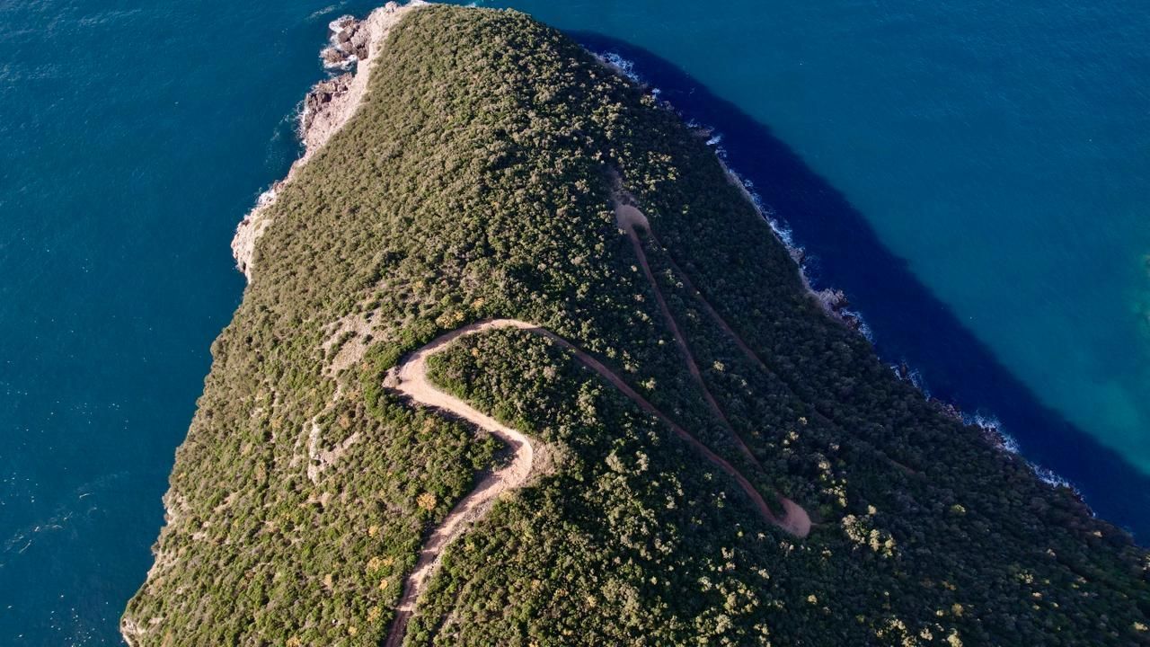 Na prodaju jedinstven plac na samoj obali mora – Zagora, opština Kotor, 1.050 m² - Amfora Real Estate