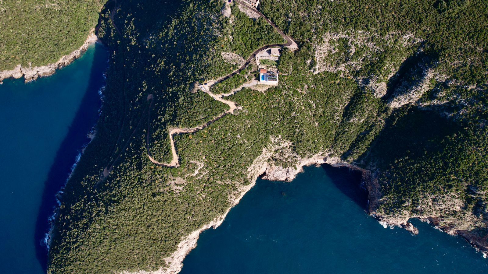 Na prodaju jedinstven plac na samoj obali mora – Zagora, opština Kotor, 1.050 m² - Amfora Real Estate