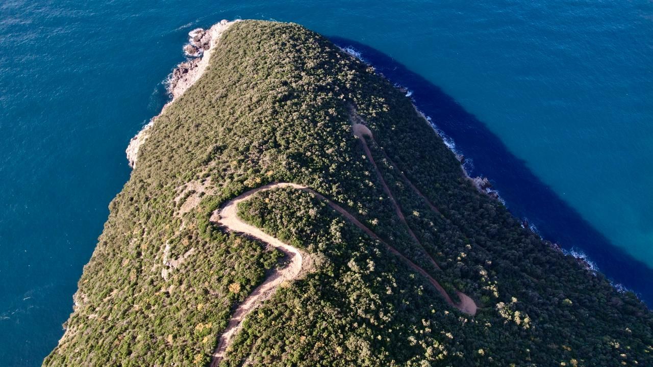 Na prodaju jedinstven plac na samoj obali mora – Zagora, opština Kotor, 1.050 m² - Amfora Real Estate