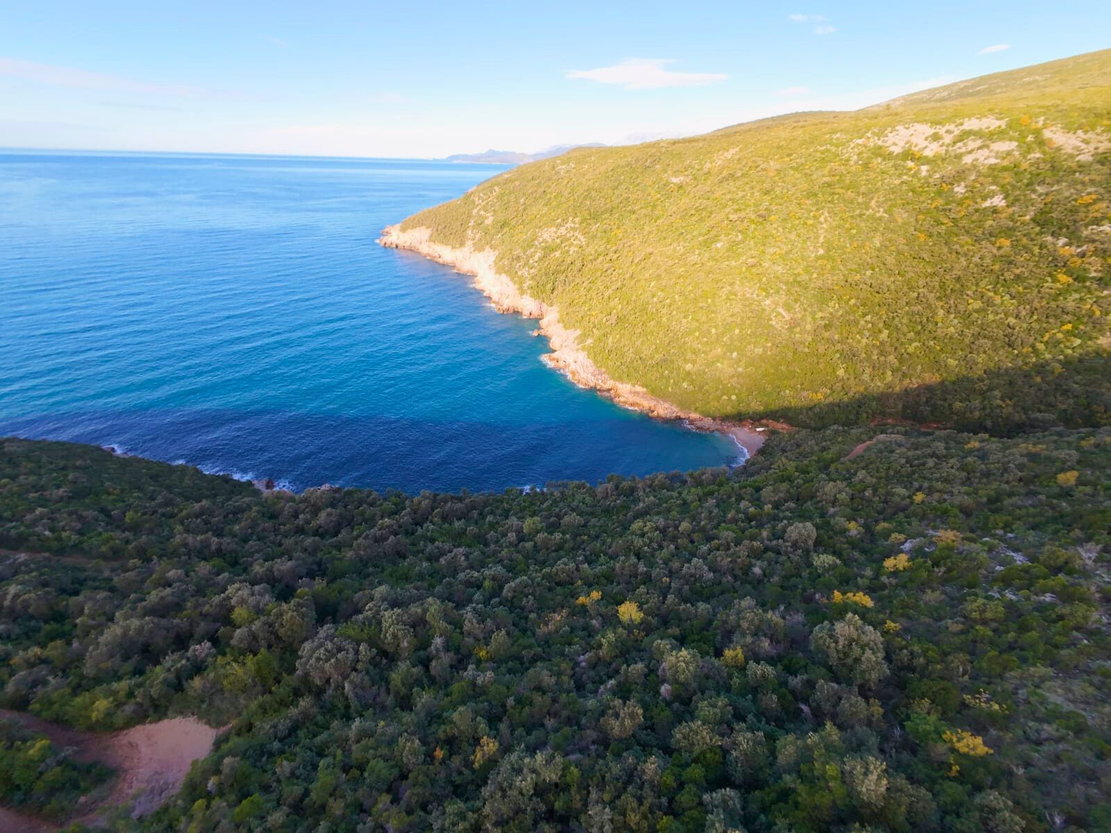 Na prodaju jedinstven plac na samoj obali mora – Zagora, opština Kotor, 1.050 m² - Amfora Real Estate