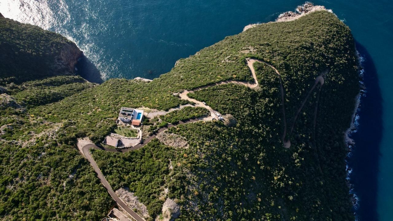 Na prodaju jedinstven plac na samoj obali mora – Zagora, opština Kotor, 1.050 m² - Amfora Real Estate