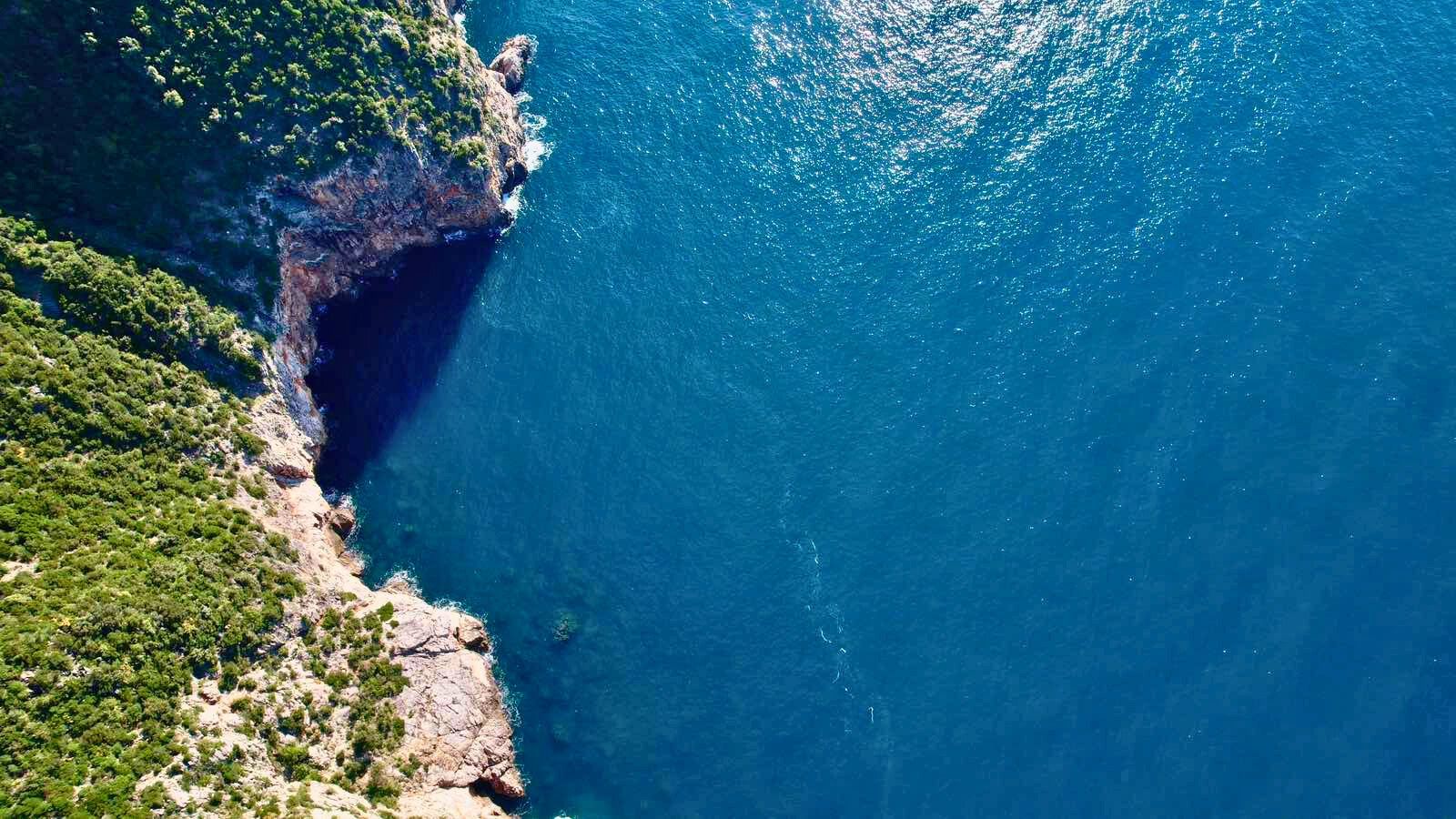 Na prodaju jedinstven plac na samoj obali mora – Zagora, opština Kotor, 1.050 m² - Amfora Real Estate