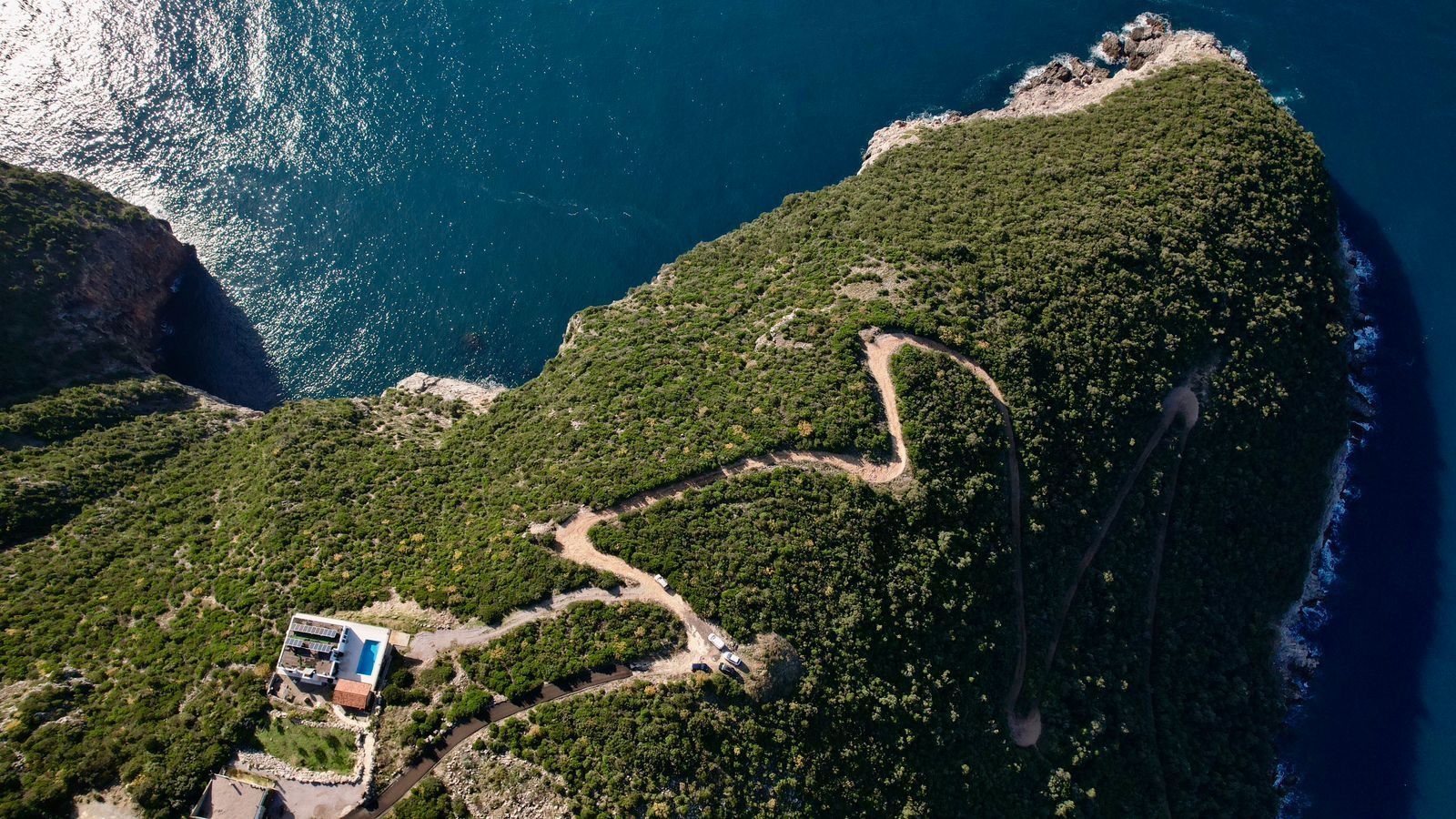 Na prodaju jedinstven plac na samoj obali mora – Zagora, opština Kotor, 1.050 m² - Amfora Real Estate