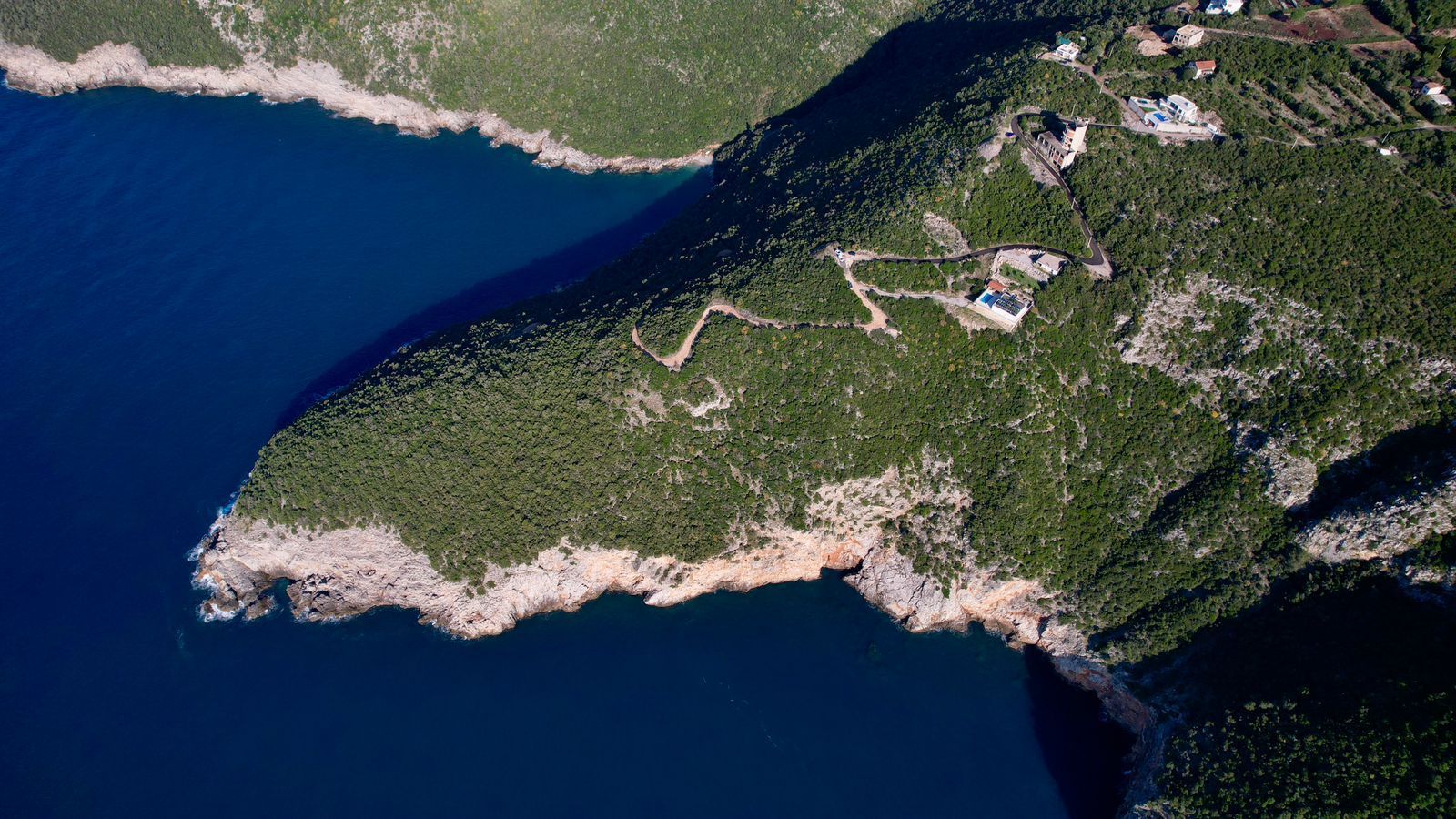 Na prodaju jedinstven plac na samoj obali mora – Zagora, opština Kotor, 1.050 m² - Amfora Real Estate