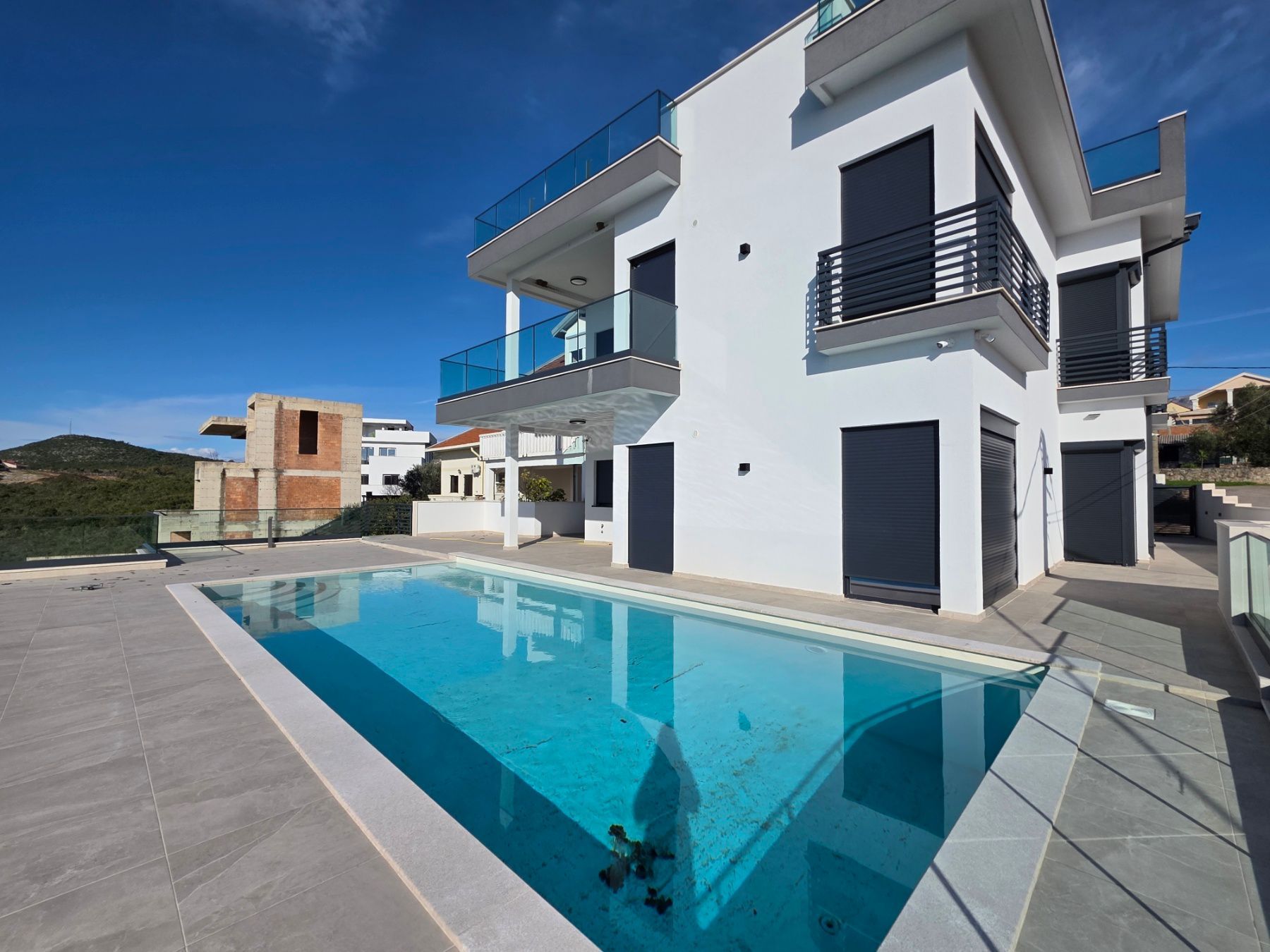 Nova ekskluzivna moderna vila sa bazenom i panoramskim pogledom– Krimovica, Kotor - Amfora Real Estate