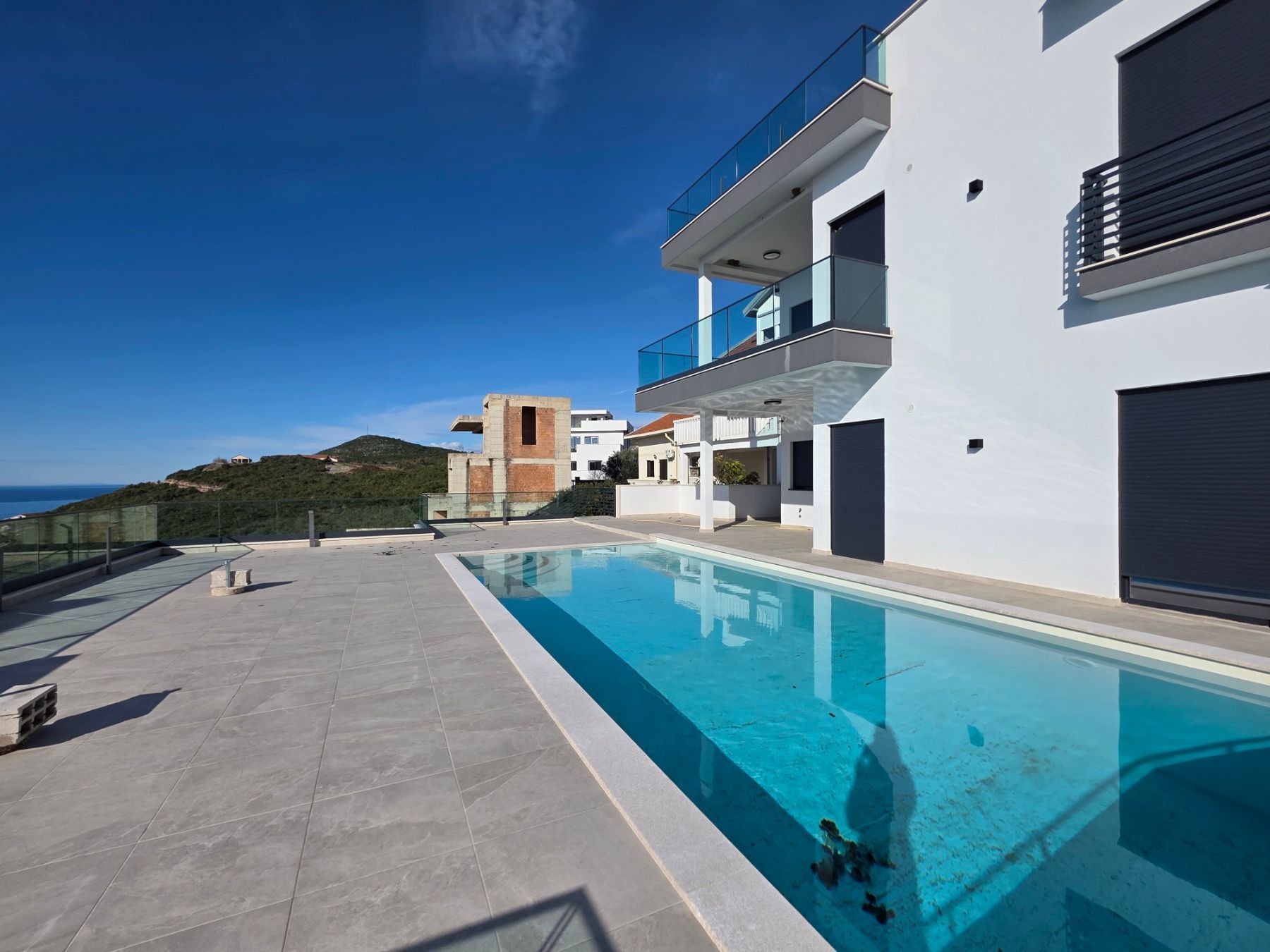 Nova ekskluzivna moderna vila sa bazenom i panoramskim pogledom– Krimovica, Kotor - Amfora Real Estate