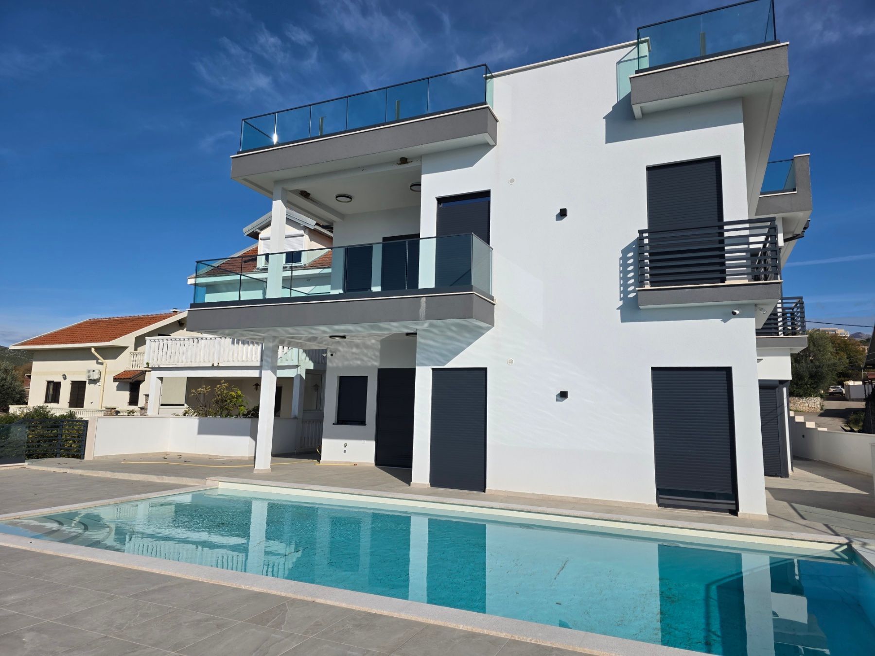 Nova ekskluzivna moderna vila sa bazenom i panoramskim pogledom– Krimovica, Kotor - Amfora Real Estate