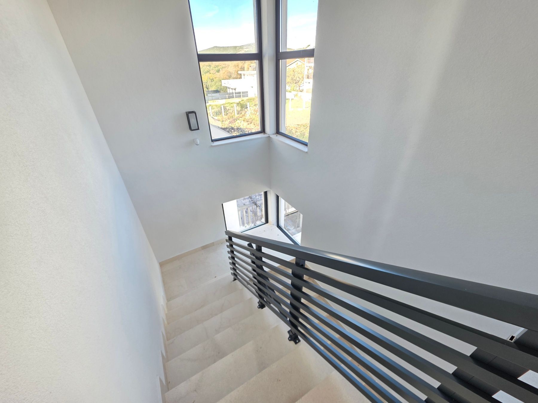 Nova ekskluzivna moderna vila sa bazenom i panoramskim pogledom– Krimovica, Kotor - Amfora Real Estate