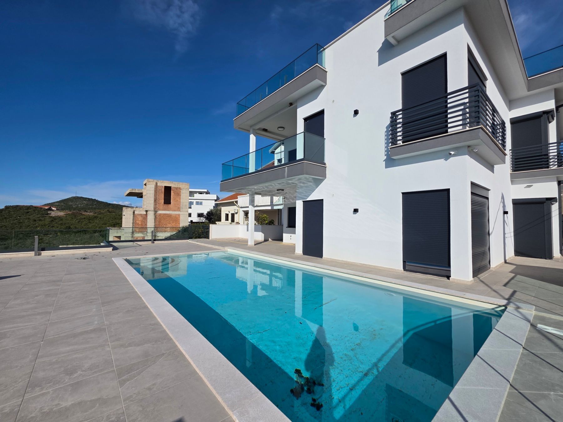 Nova ekskluzivna moderna vila sa bazenom i panoramskim pogledom– Krimovica, Kotor - Amfora Real Estate