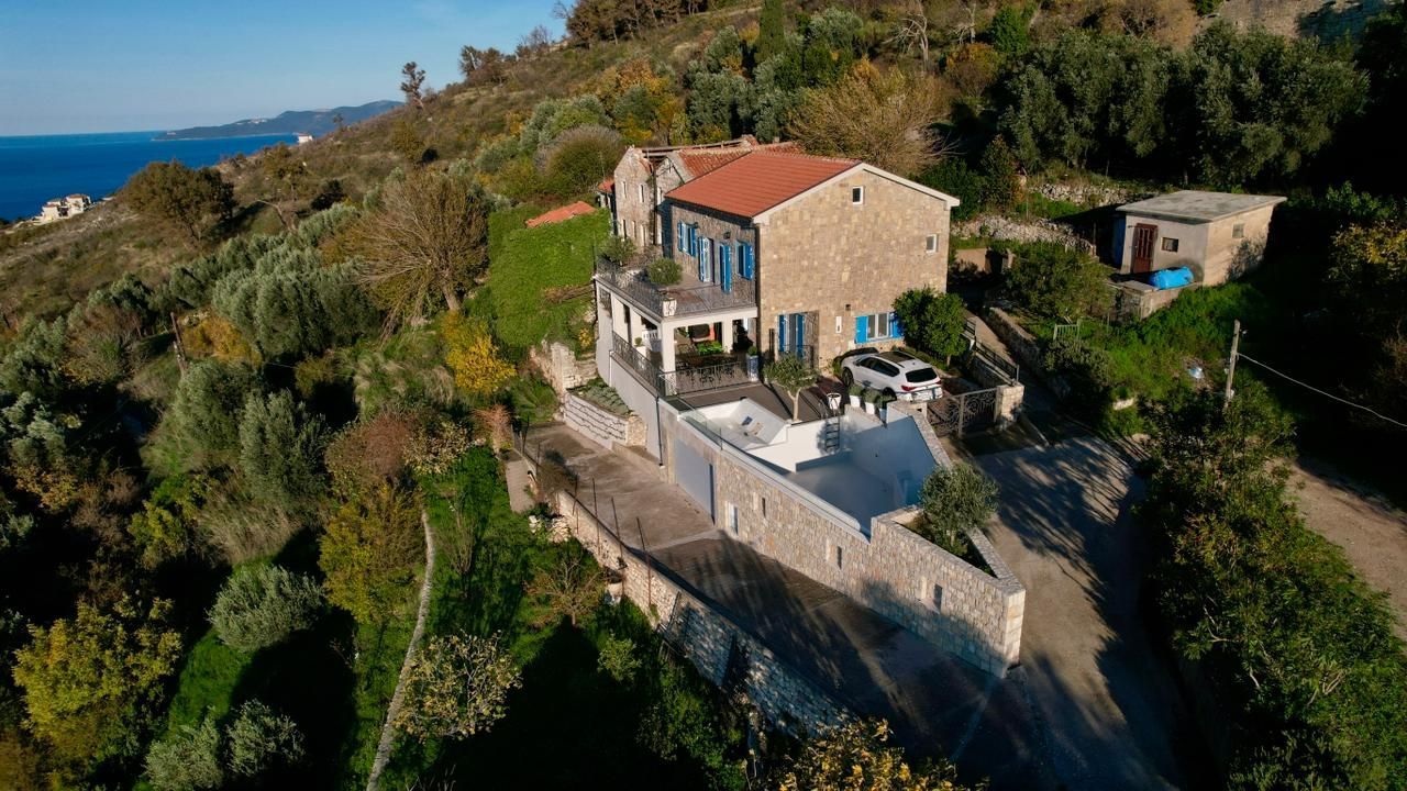 Autentična kamena vila sa panoramskim pogledom na more – Reževići Katun, Budvanska rivijera - Amfora Real Estate
