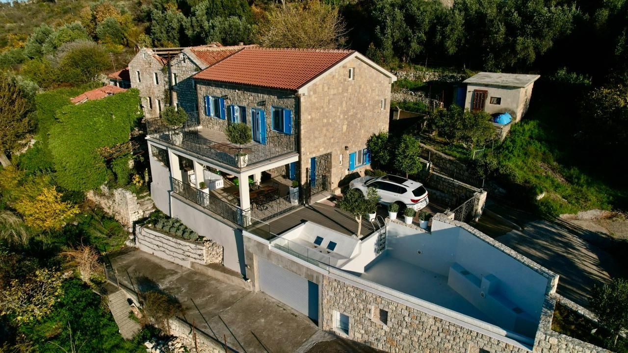 Autentična kamena vila sa panoramskim pogledom na more – Reževići Katun, Budvanska rivijera - Amfora Real Estate