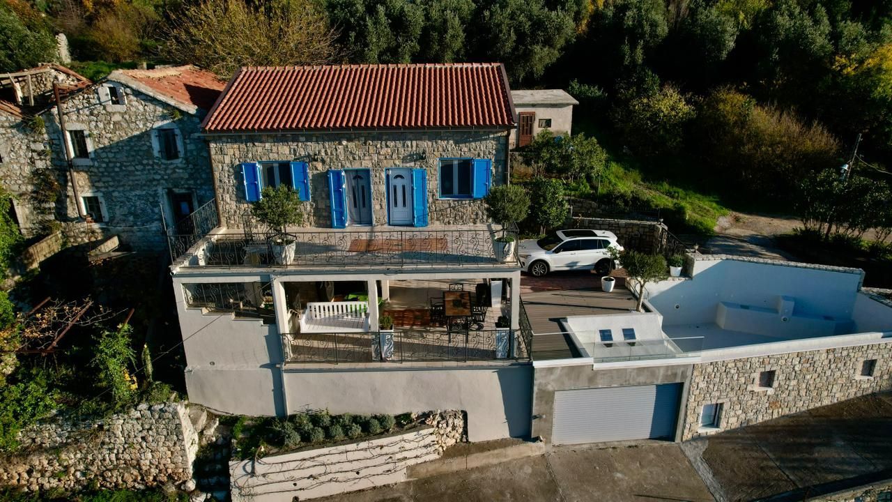 Autentična kamena vila sa panoramskim pogledom na more – Reževići Katun, Budvanska rivijera - Amfora Real Estate