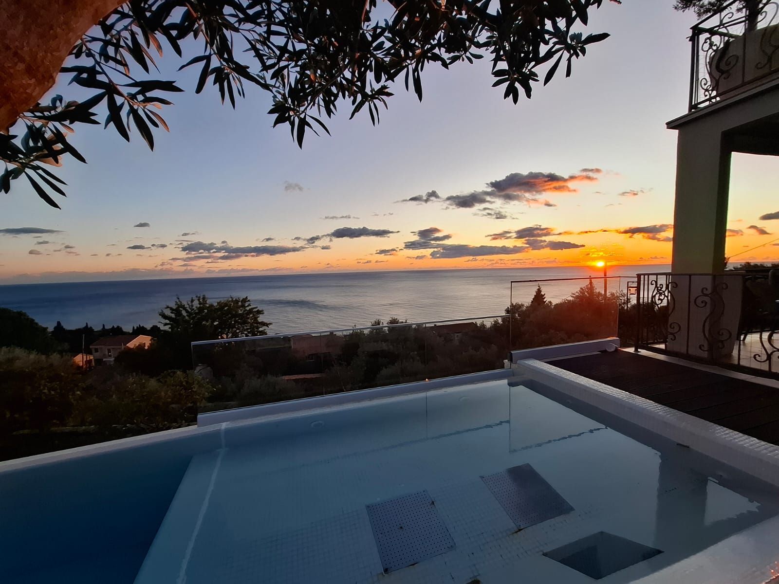 Autentična kamena vila sa panoramskim pogledom na more – Reževići Katun, Budvanska rivijera - Amfora Real Estate