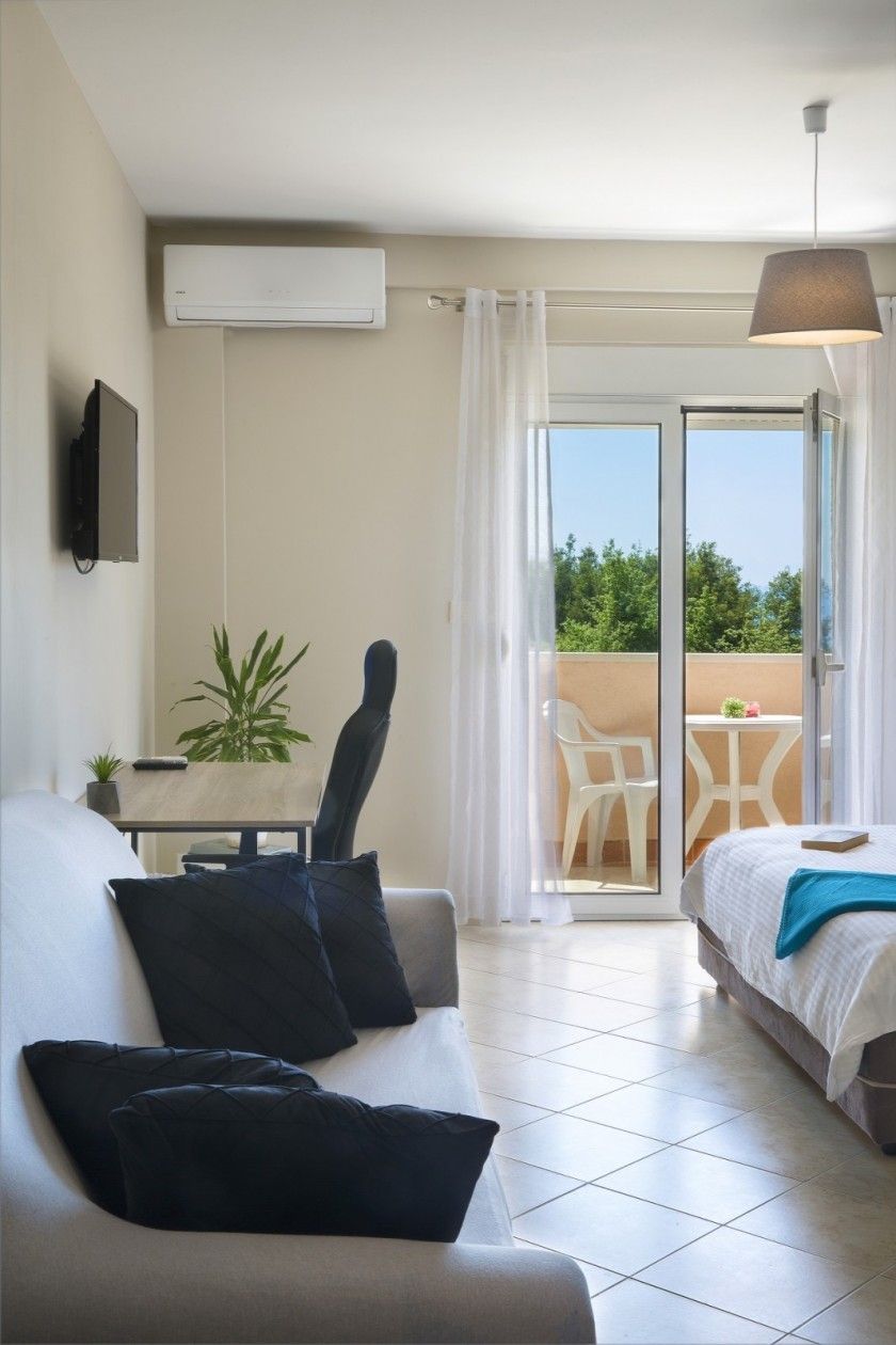 Renoviran studio apartman 36 m² sa pogledom na more – Seoce, Budva - Amfora Real Estate