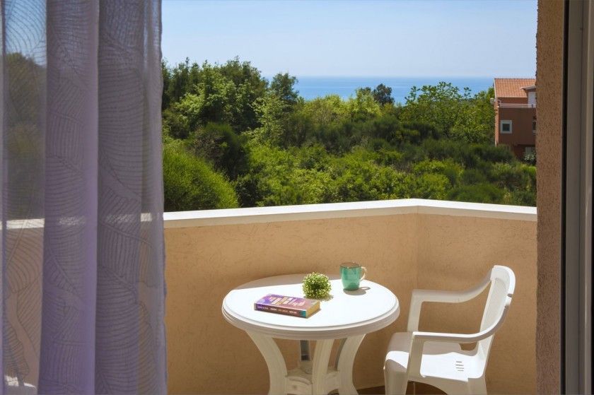 Renoviran studio apartman 36 m² sa pogledom na more – Seoce, Budva - Amfora Real Estate