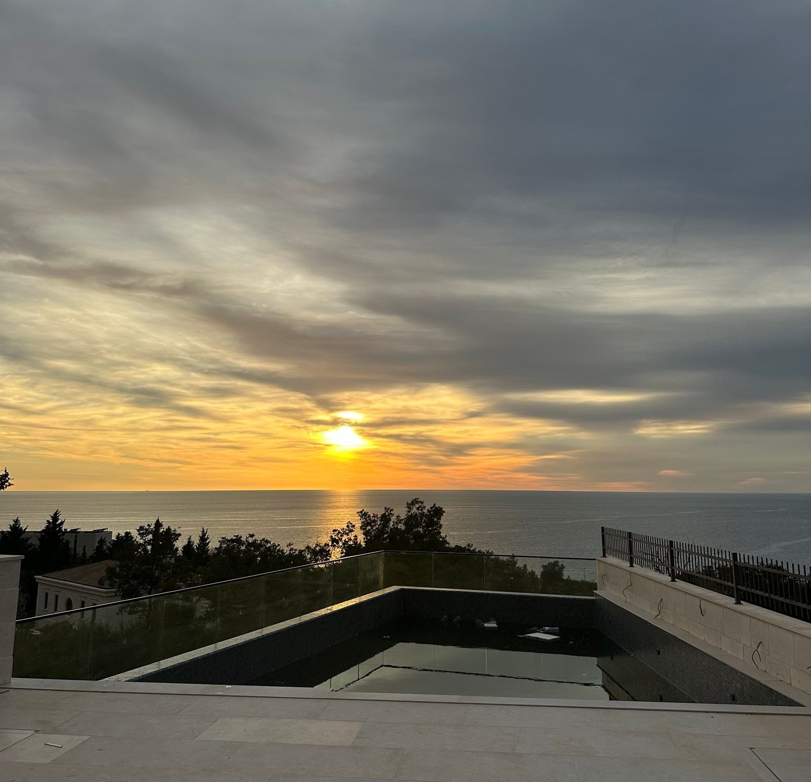 Nova luksuzna Vila sa Pogledom na More i Bazenom u Reževićima, Budva - Amfora Real Estate