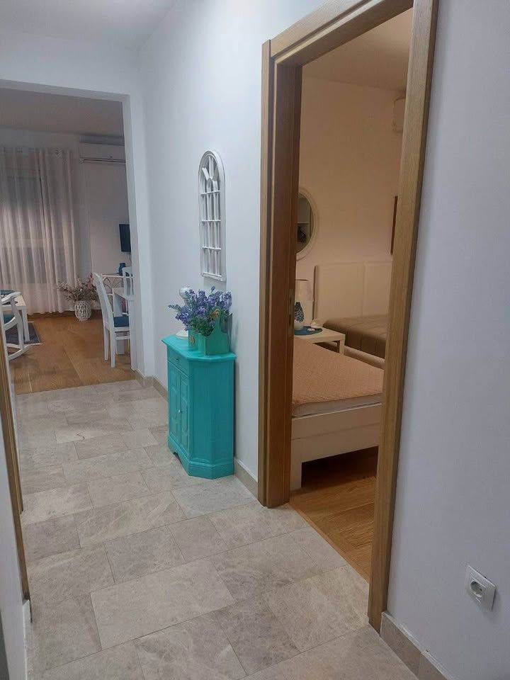 Jednosoban opremljen stan 48 m² – Rafailovići, na 100 m od mora - Amfora Real Estate