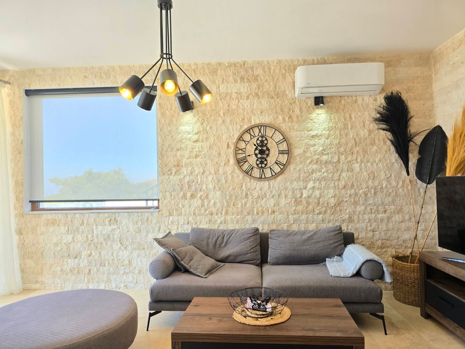 Prodaja – Luksuzna novoizgrađena vila 249 m² + teretana 35 m² sa bazenom i panoramskim pogledom na more – Kuljače, Budva - Amfora Real Estate