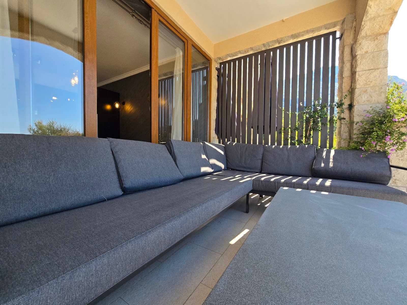 Prodaja – Luksuzna novoizgrađena vila 249 m² + teretana 35 m² sa bazenom i panoramskim pogledom na more – Kuljače, Budva - Amfora Real Estate