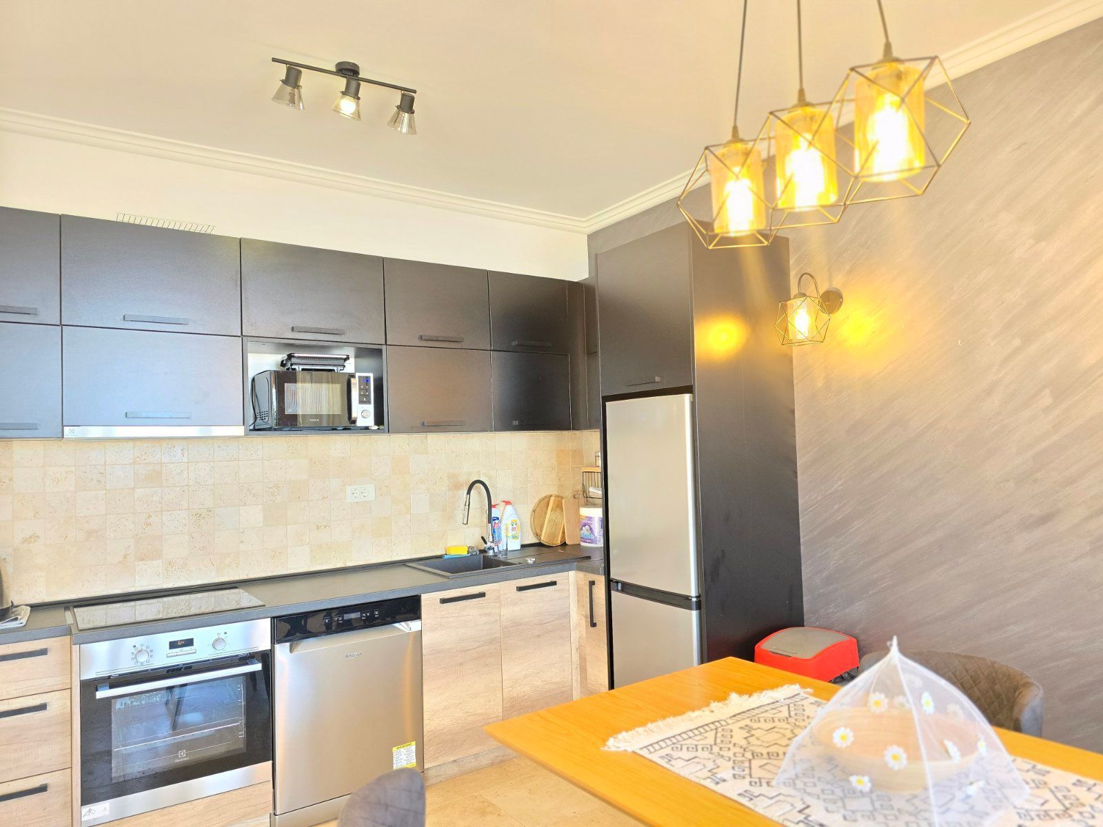 Prodaja – Luksuzna novoizgrađena vila 249 m² + teretana 35 m² sa bazenom i panoramskim pogledom na more – Kuljače, Budva - Amfora Real Estate